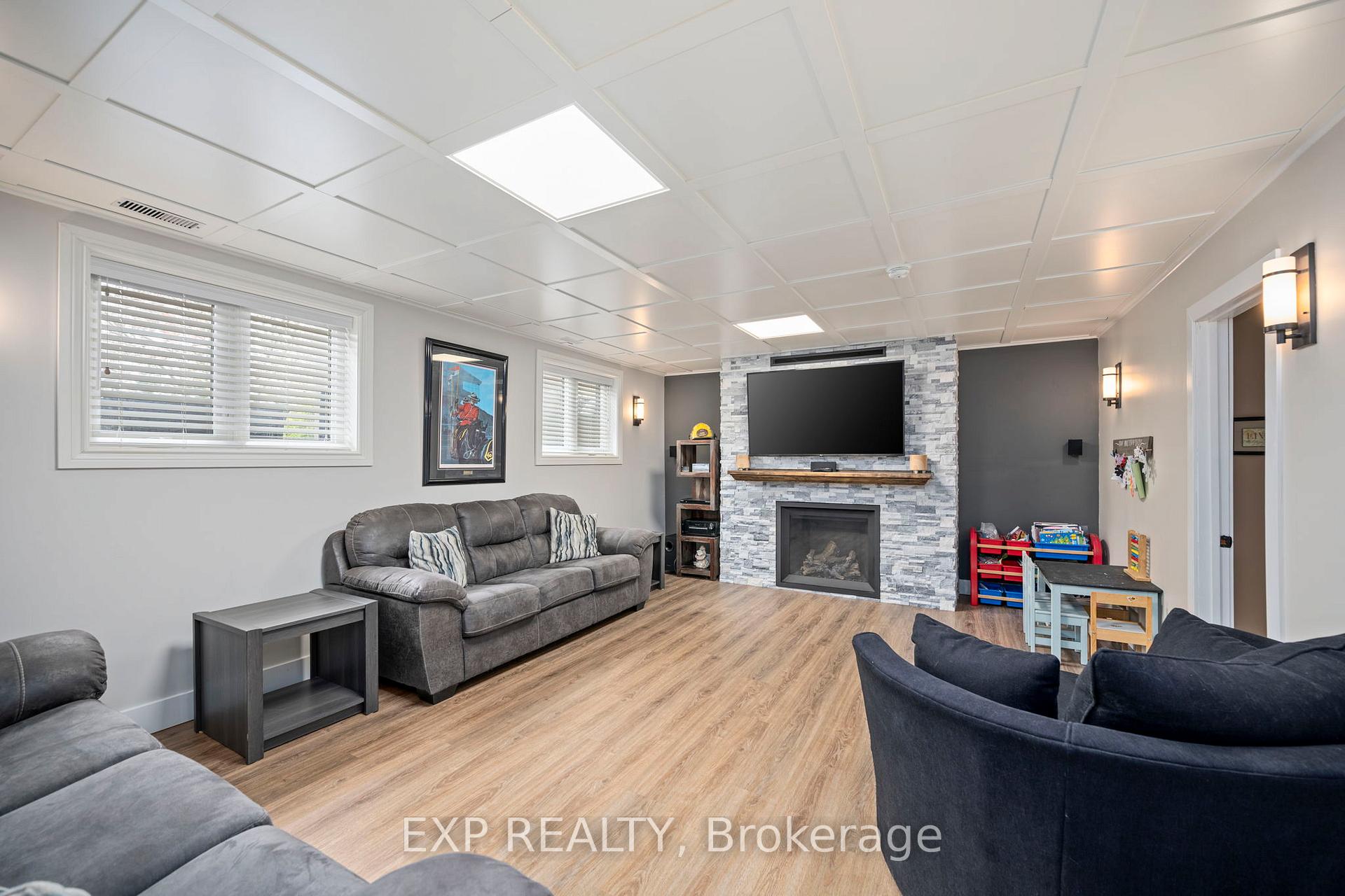 Photo 24 of 97 Kittridge Avenue E, Strathroy-Caradoc, NE — HOMEH