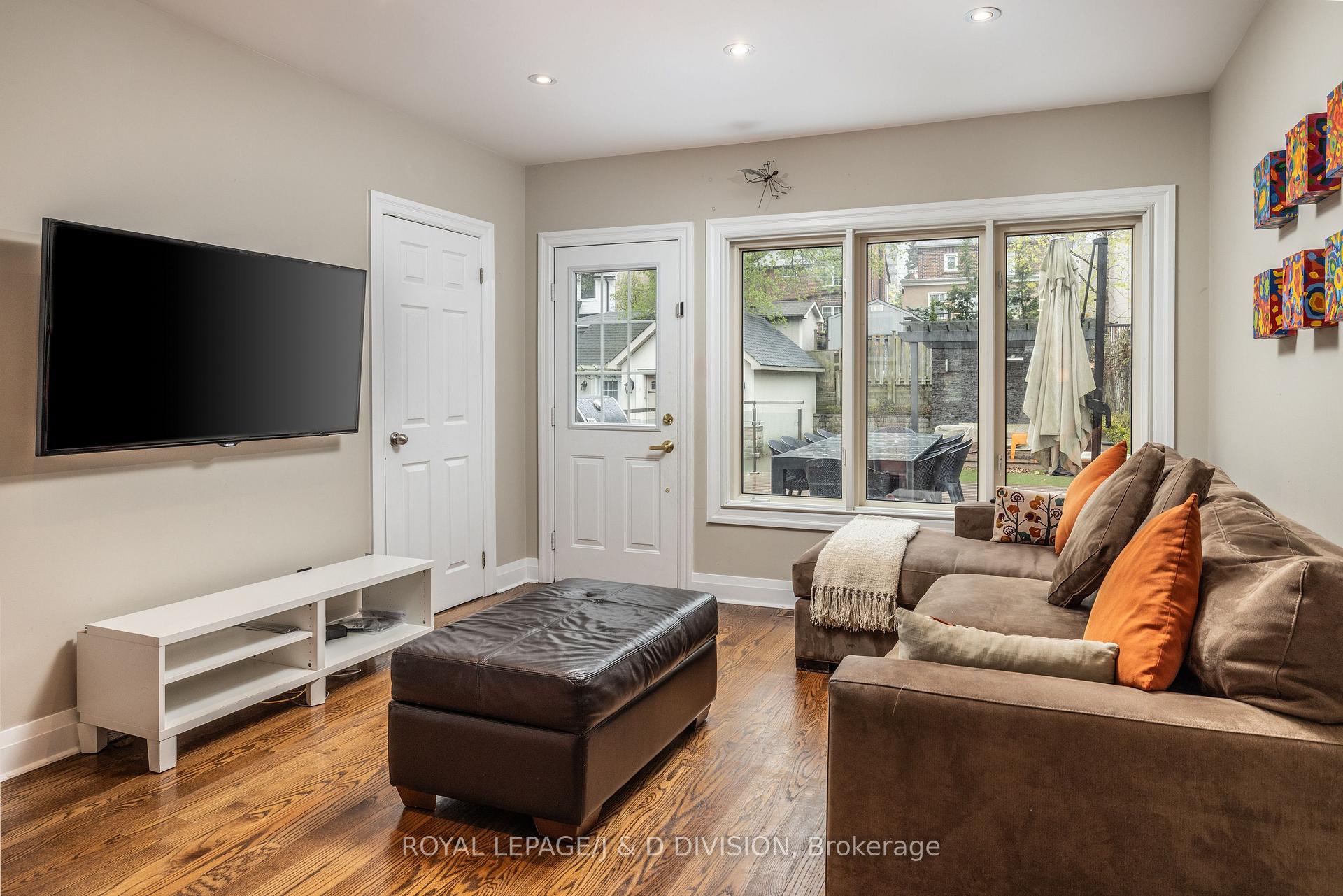 Photo 10 of 227 Broadway Avenue, Toronto, Mount Pleasant East — HOMEH