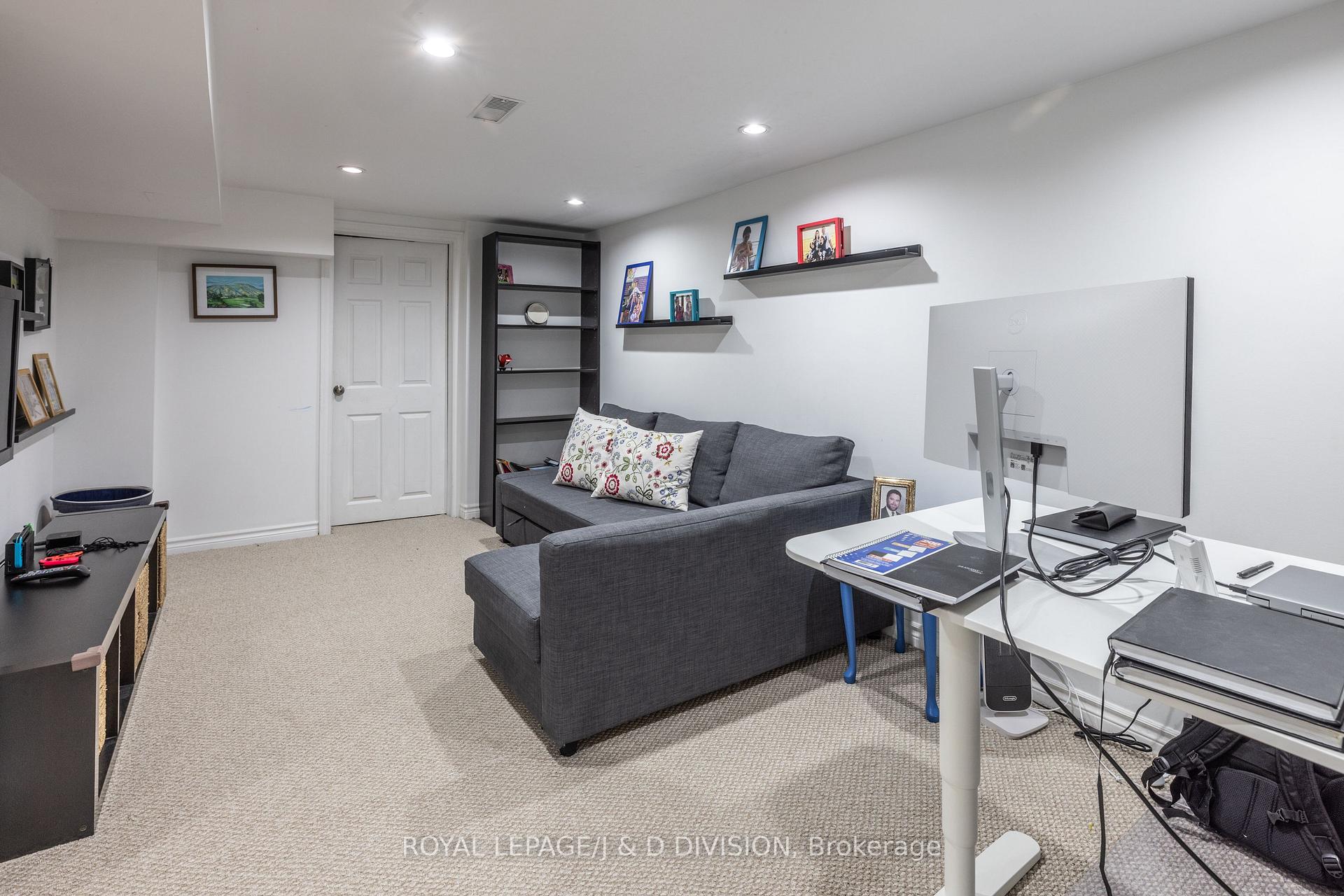Photo 20 of 227 Broadway Avenue, Toronto, Mount Pleasant East — HOMEH