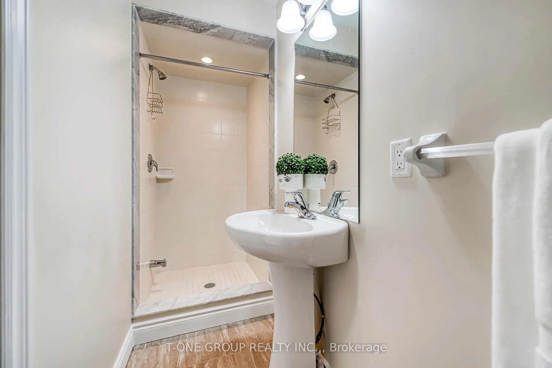 Photo 11 of 36 Battista Perri Drive, Markham, Wismer — HOMEH