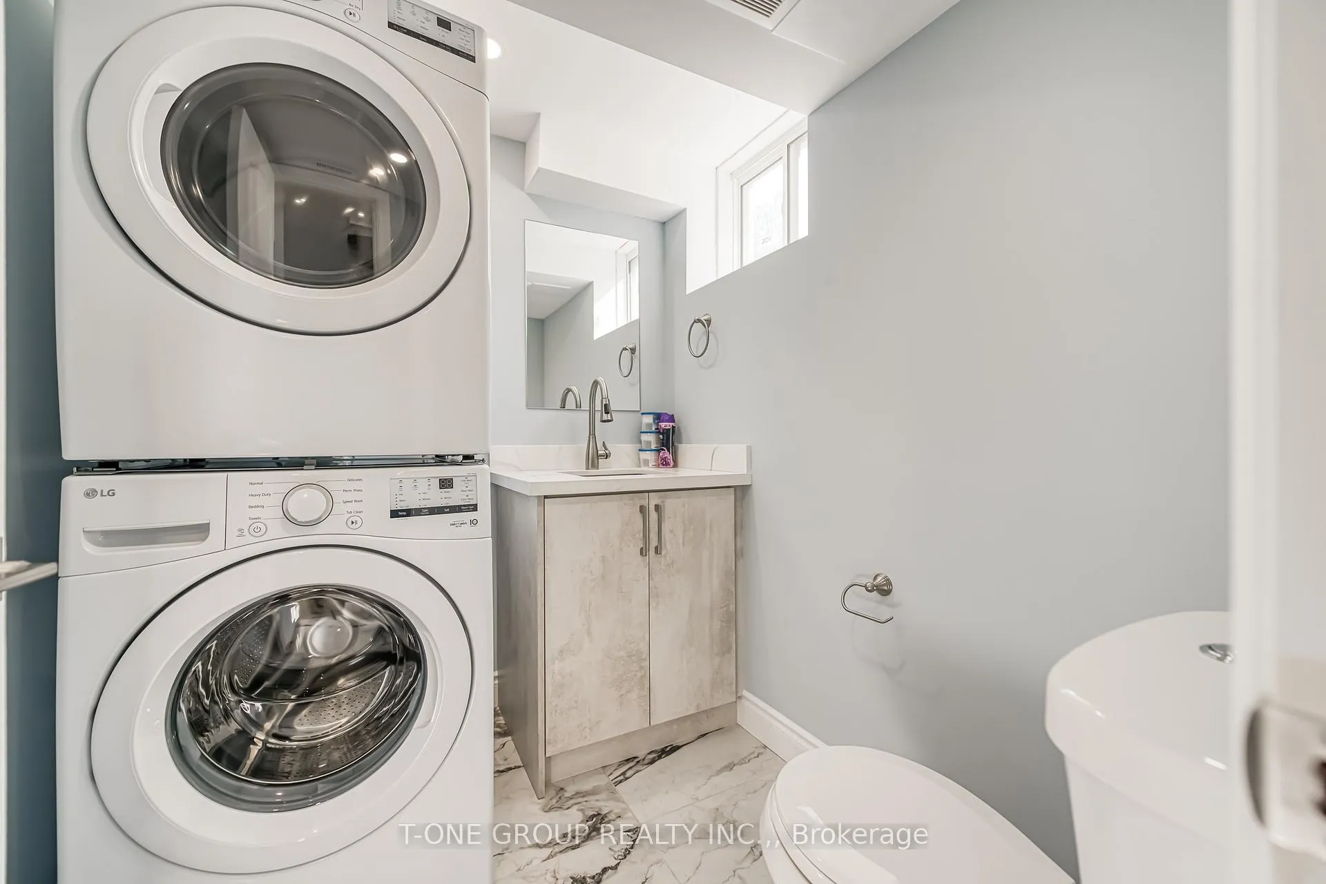 Photo 40 of 36 Battista Perri Drive, Markham, Wismer — HOMEH