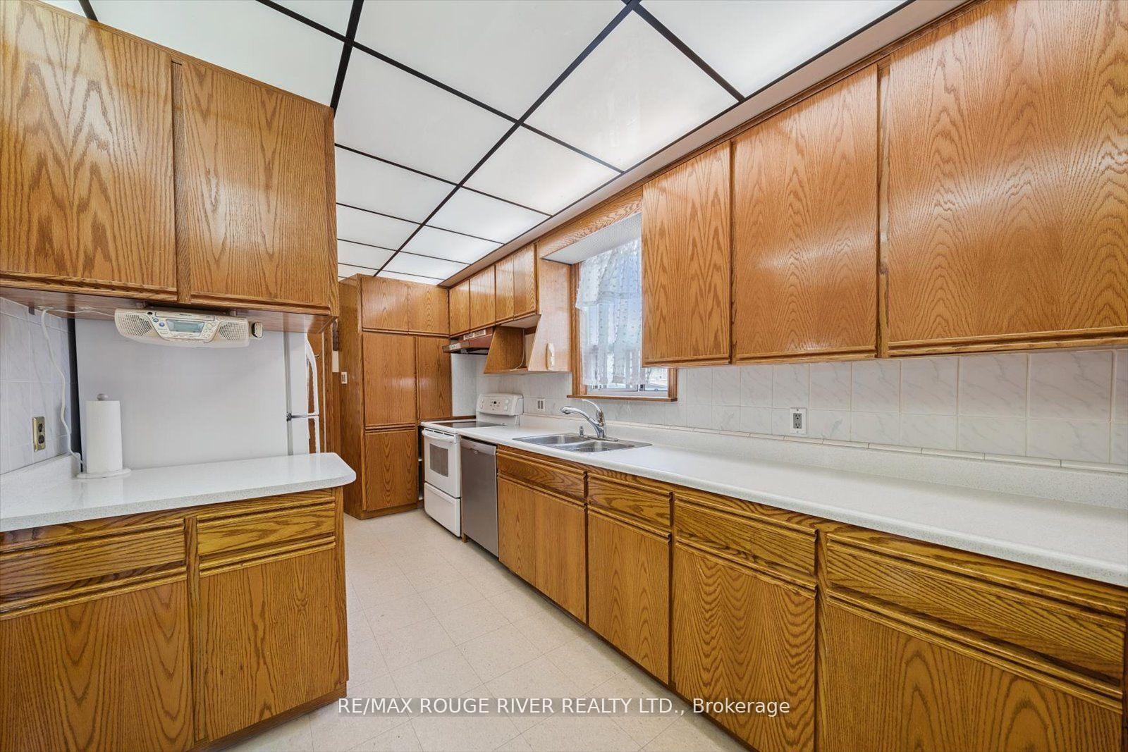 Photo 20 of 424 Oakwood Avenue, Toronto, Oakwood Village — HOMEH