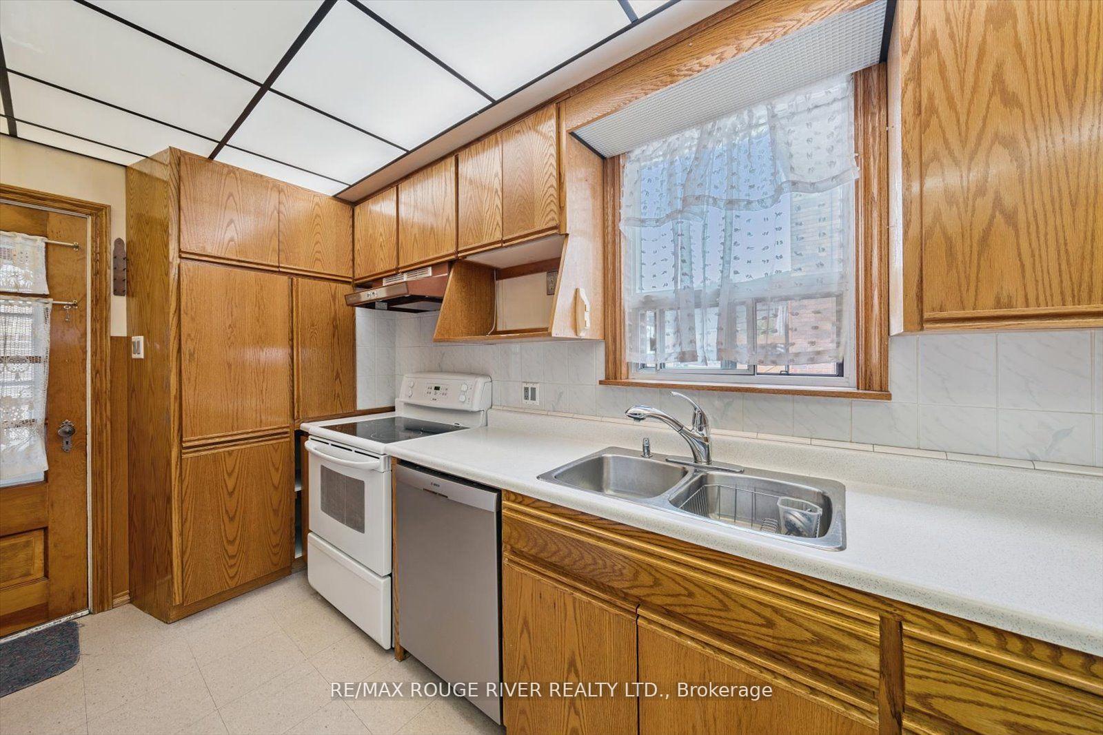 Photo 22 of 424 Oakwood Avenue, Toronto, Oakwood Village — HOMEH