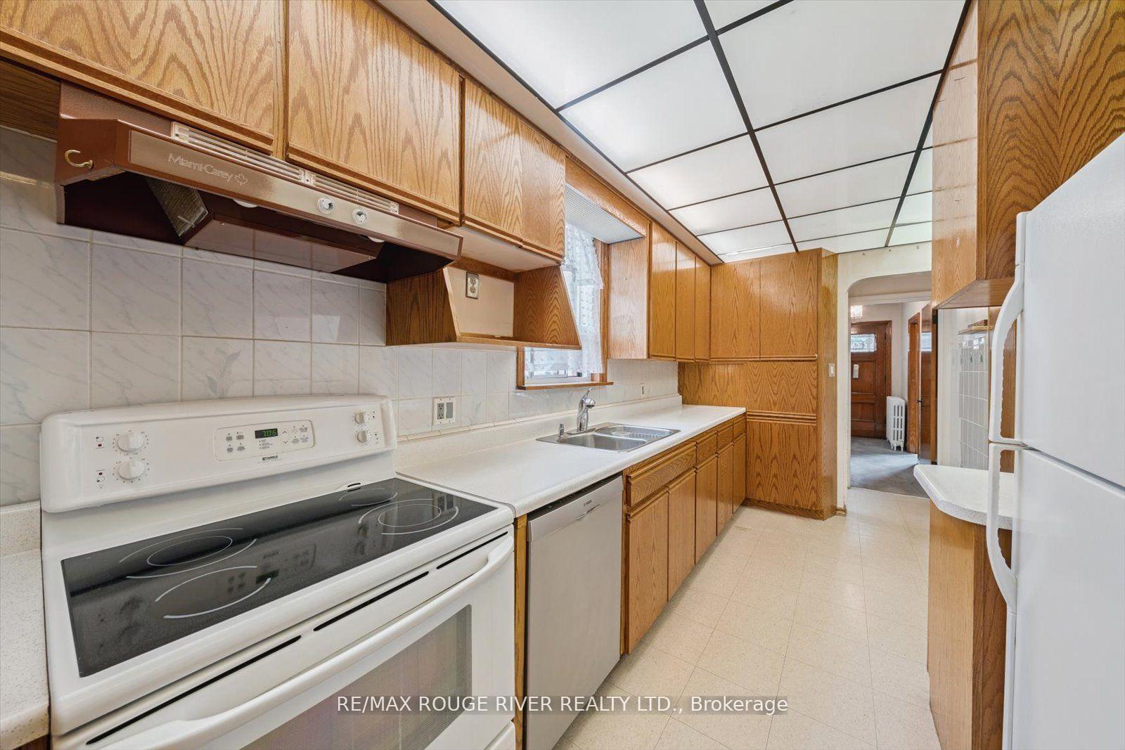 Photo 23 of 424 Oakwood Avenue, Toronto, Oakwood Village — HOMEH