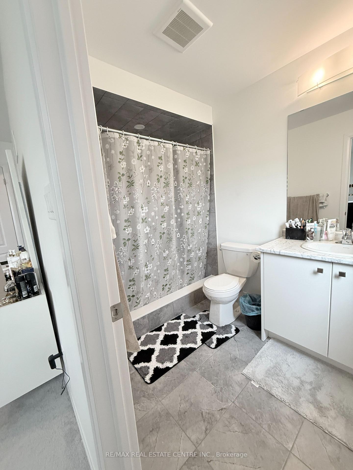 Photo 13 of Unit 31, 31 Niagara Drive E, Thorold, Rolling Meadows — HOMEH