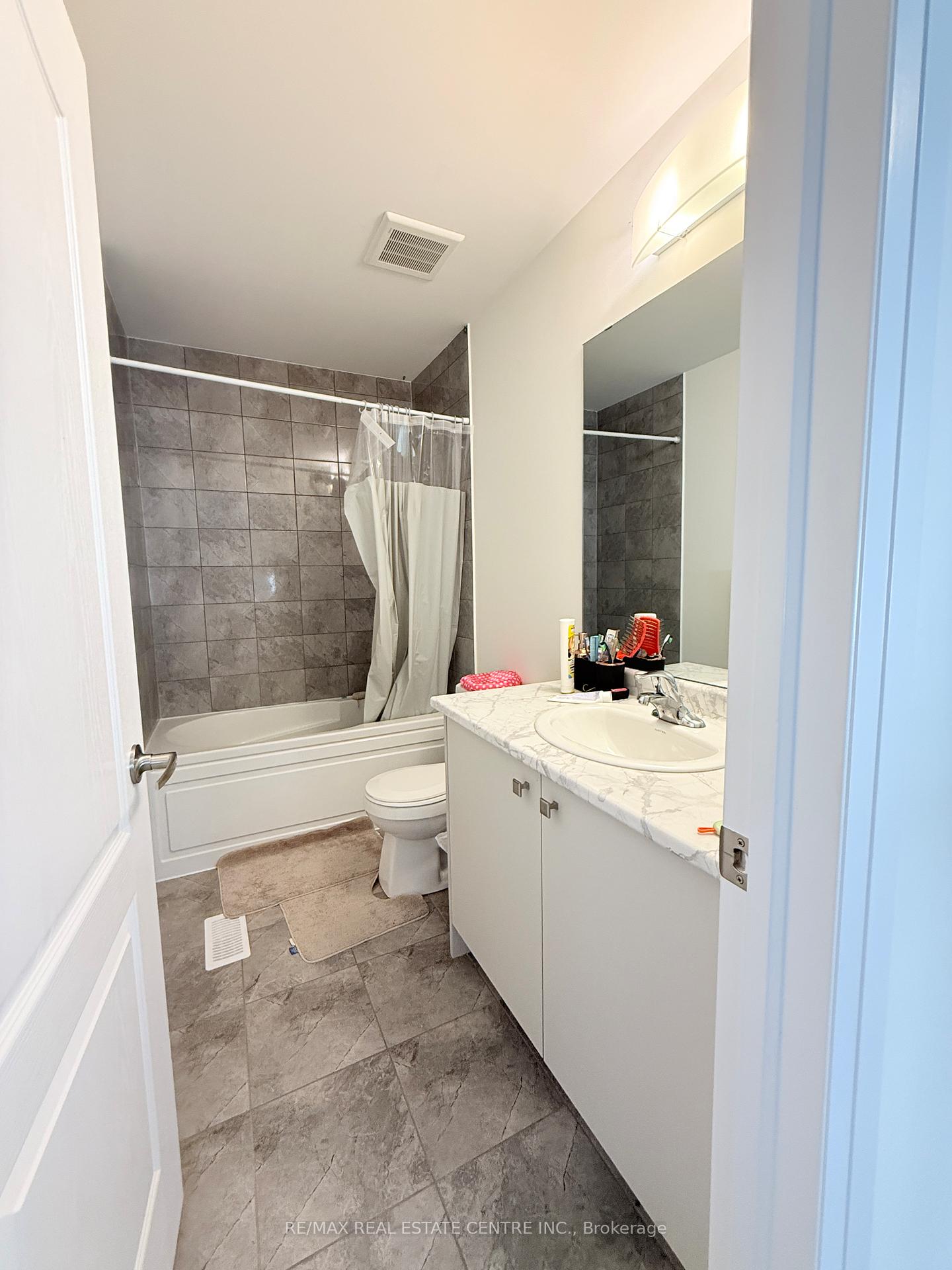 Photo 18 of Unit 31, 31 Niagara Drive E, Thorold, Rolling Meadows — HOMEH