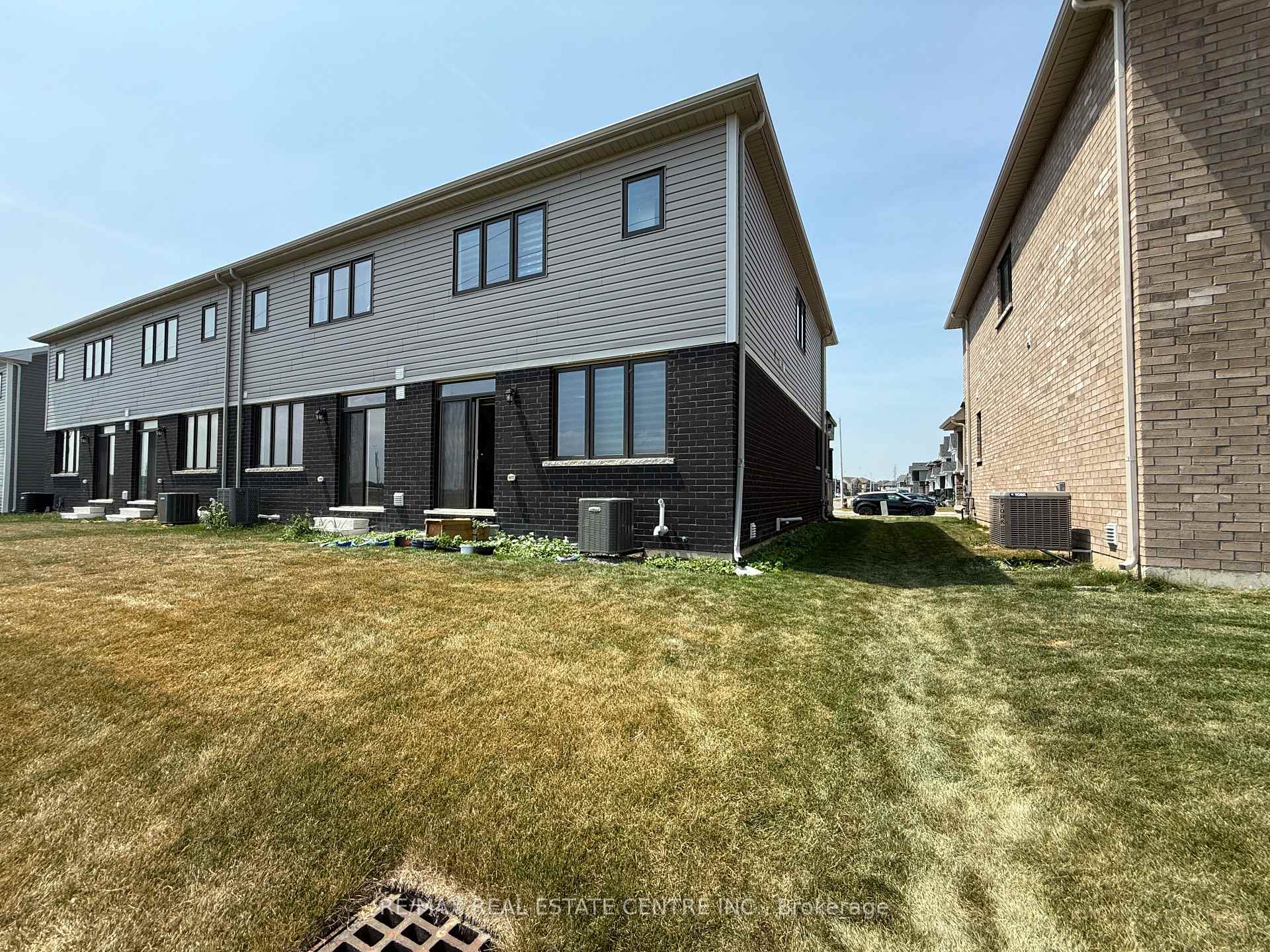 Photo 22 of Unit 31, 31 Niagara Drive E, Thorold, Rolling Meadows — HOMEH