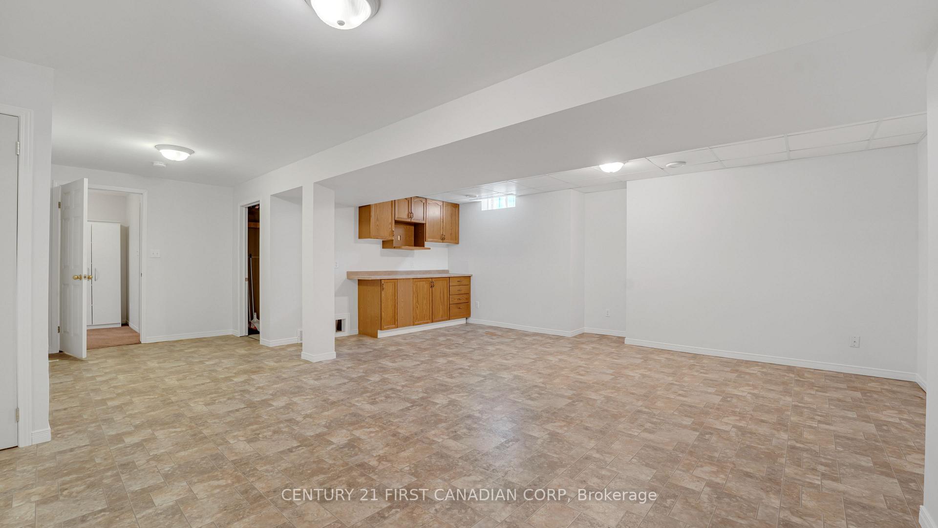 Photo 2 of 9 Deborah Drive, Strathroy-Caradoc, NE — HOMEH