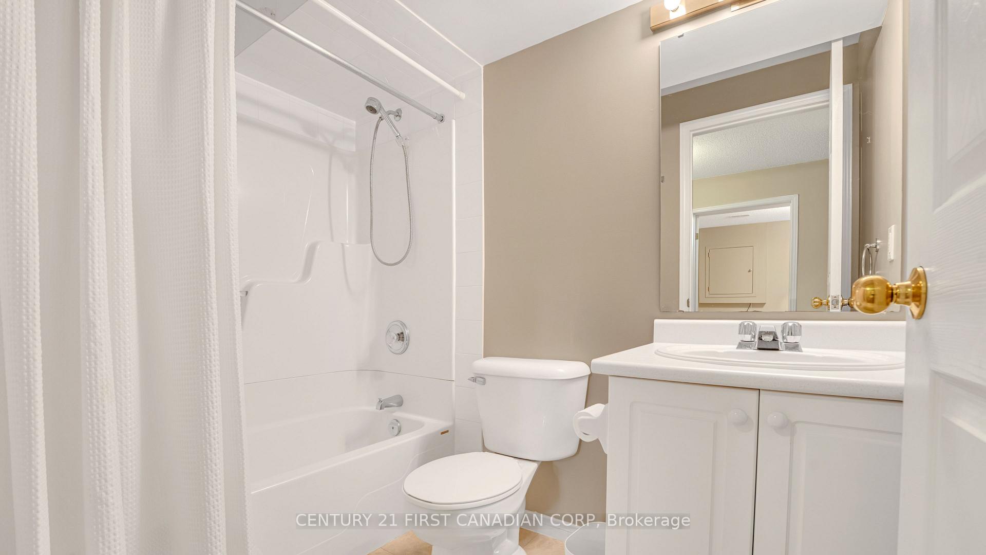 Photo 3 of 9 Deborah Drive, Strathroy-Caradoc, NE — HOMEH