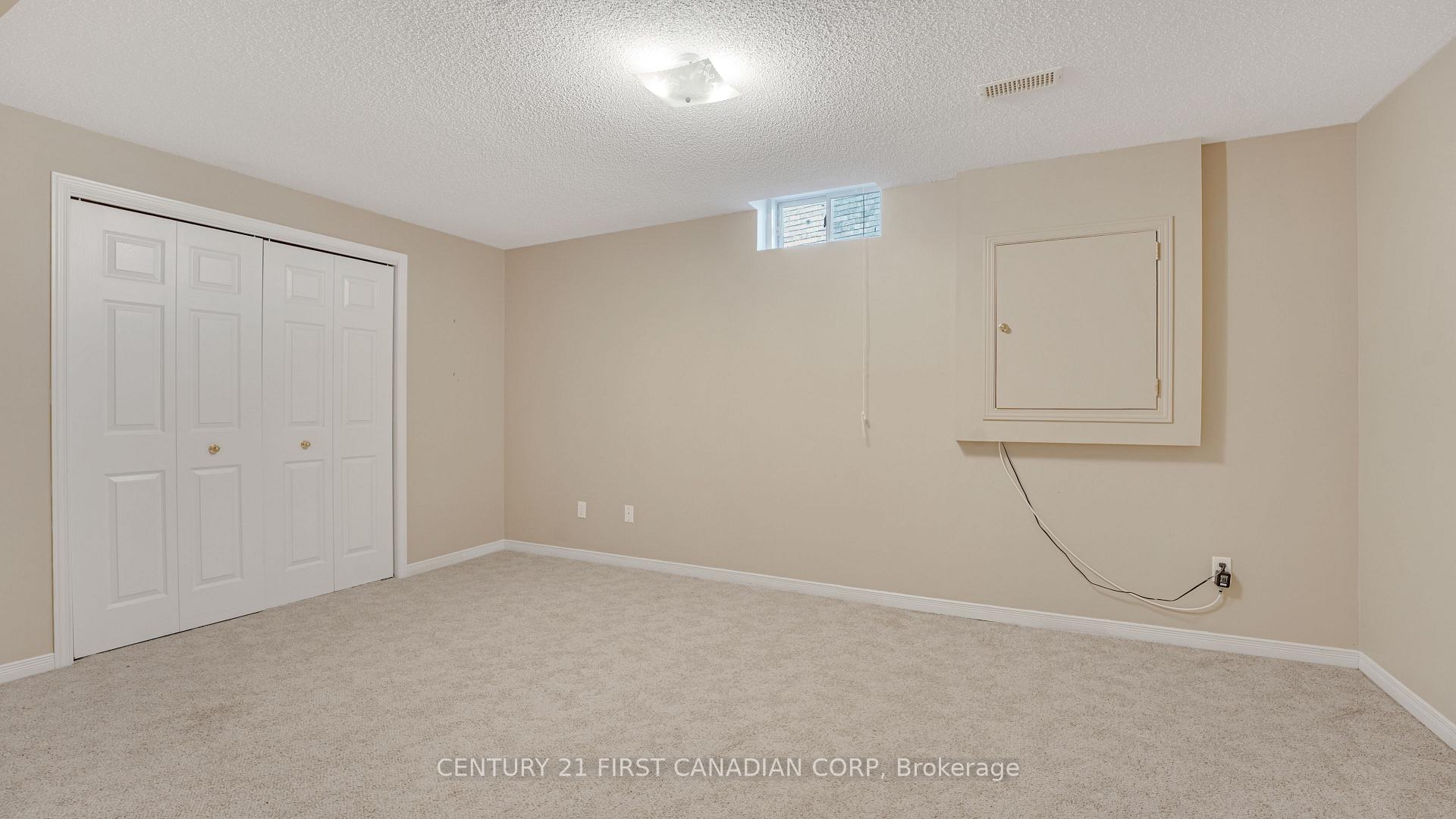 Photo 4 of 9 Deborah Drive, Strathroy-Caradoc, NE — HOMEH