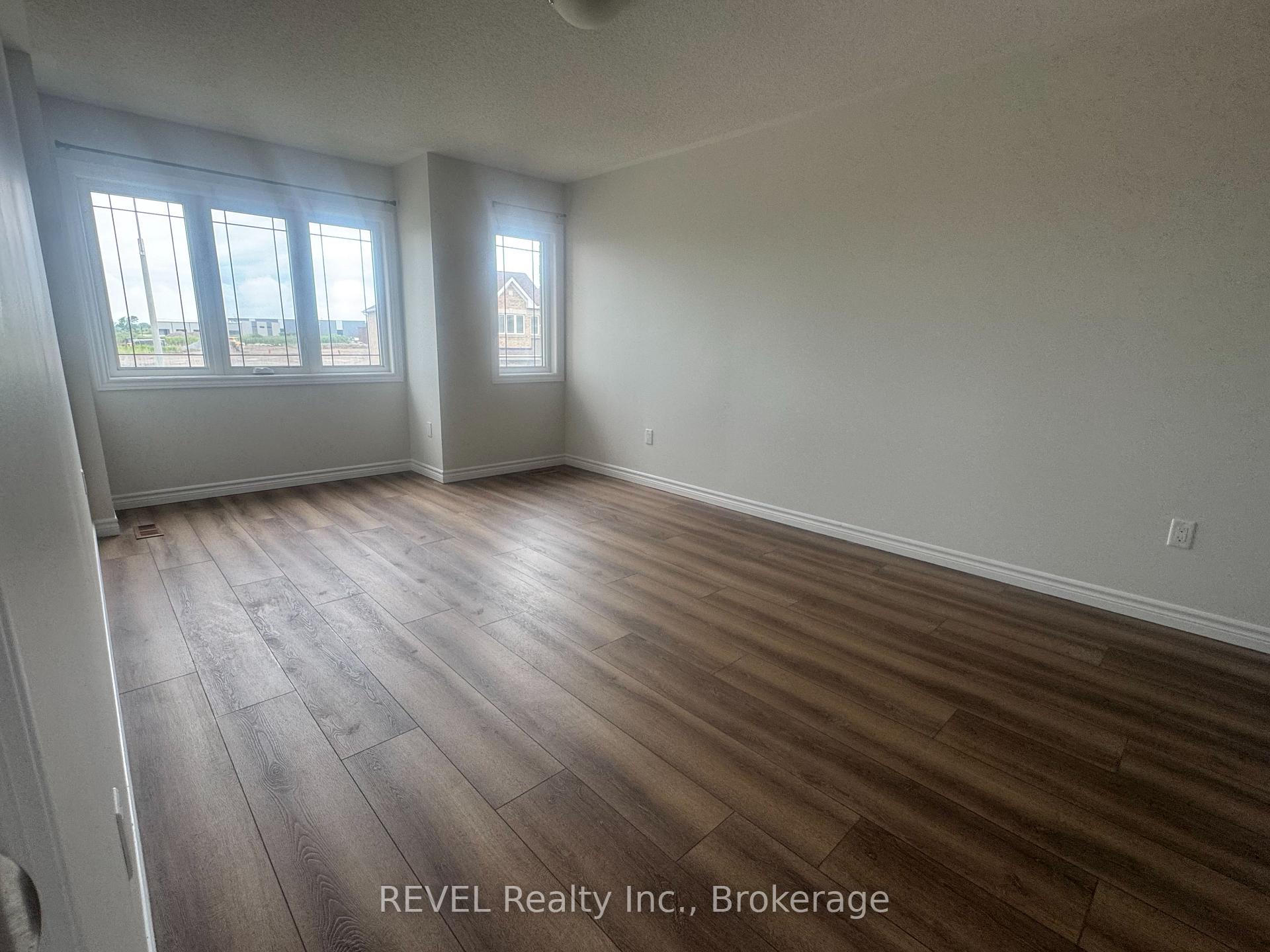 Photo 23 of 30 Baker Street, Thorold, Thorold Downtown — HOMEH
