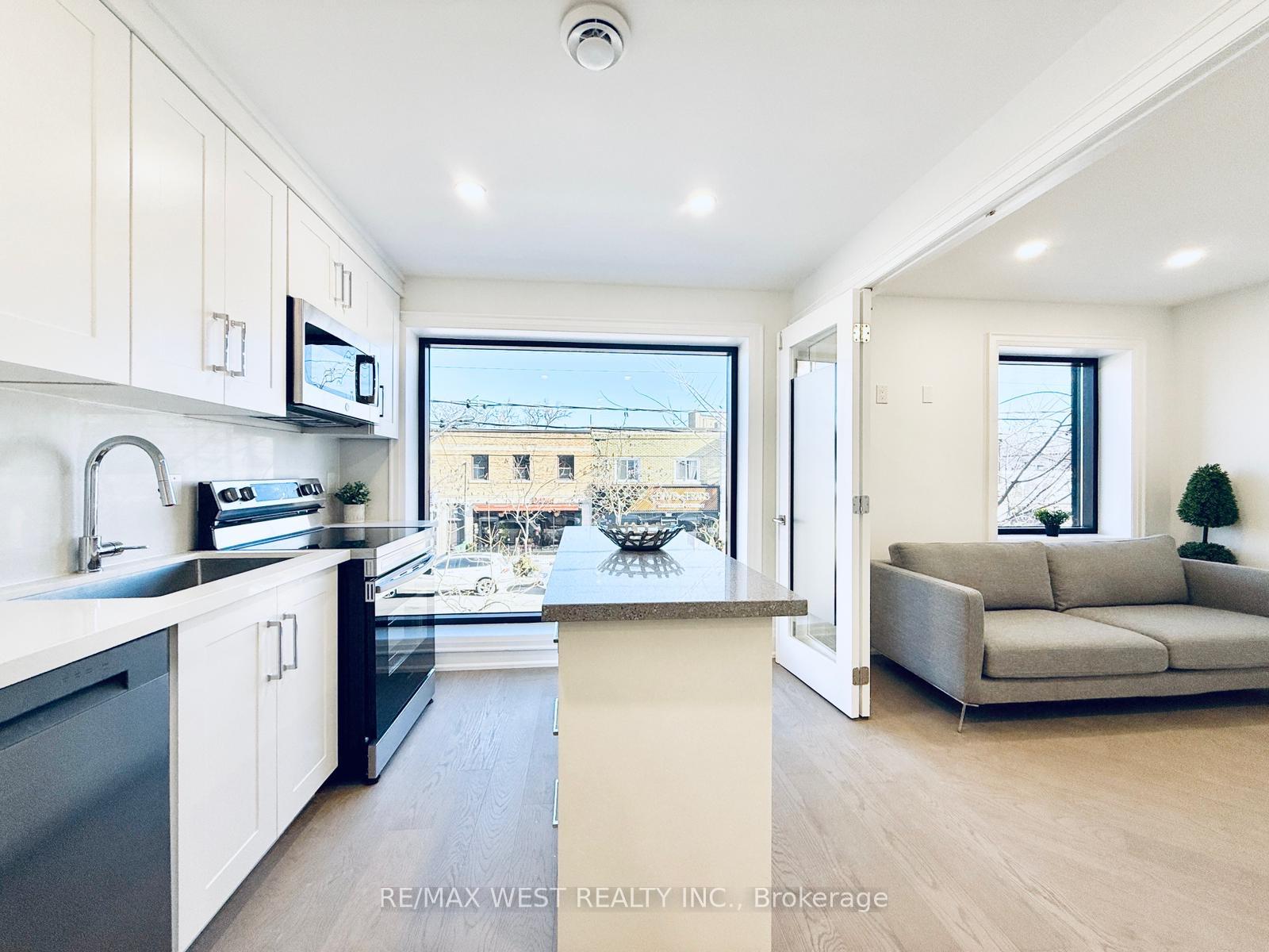 Front of Unit 1, 1618 Bayview Avenue