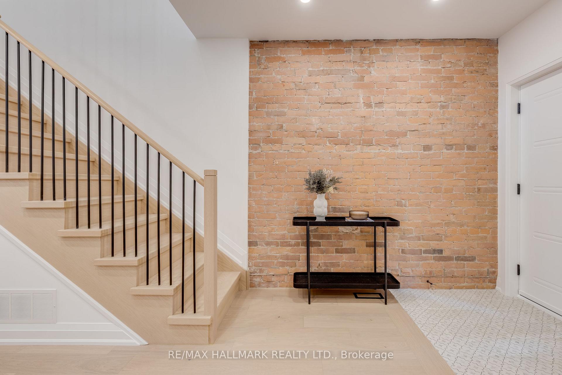 Photo 7 of 25 Howland Road, Toronto, North Riverdale — HOMEH