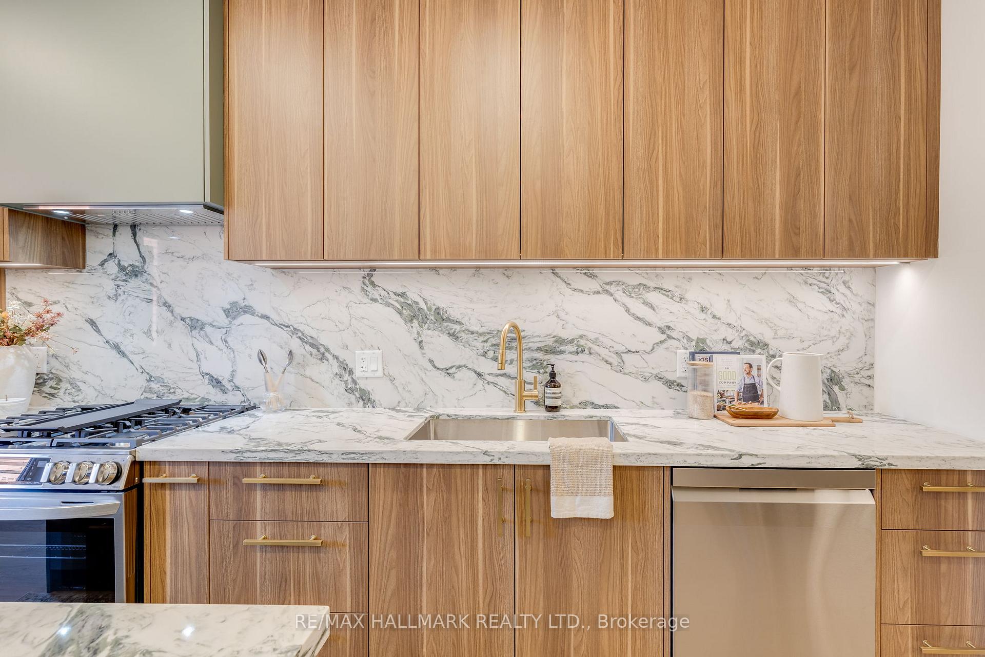 Photo 12 of 25 Howland Road, Toronto, North Riverdale — HOMEH