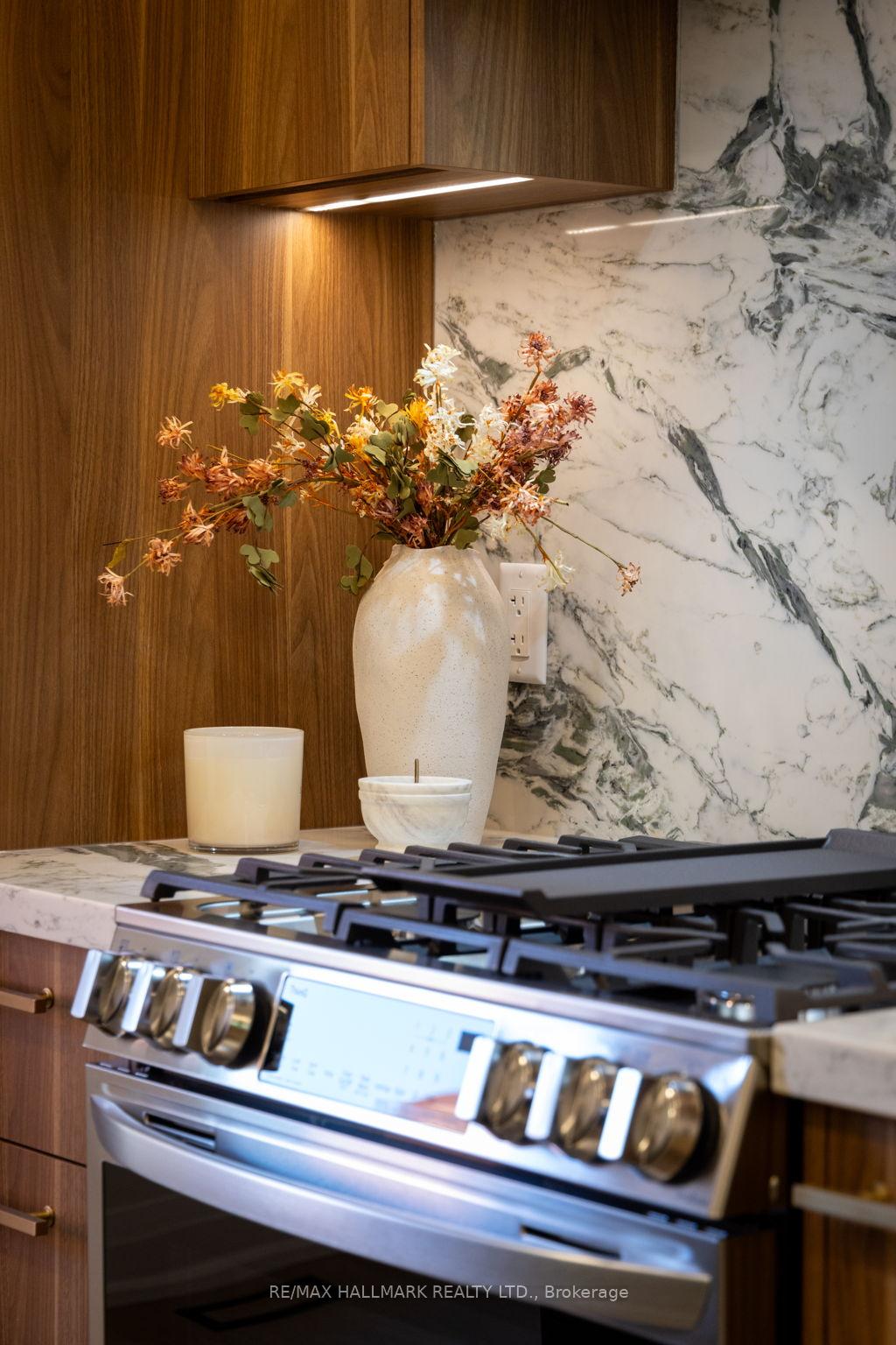 Photo 13 of 25 Howland Road, Toronto, North Riverdale — HOMEH