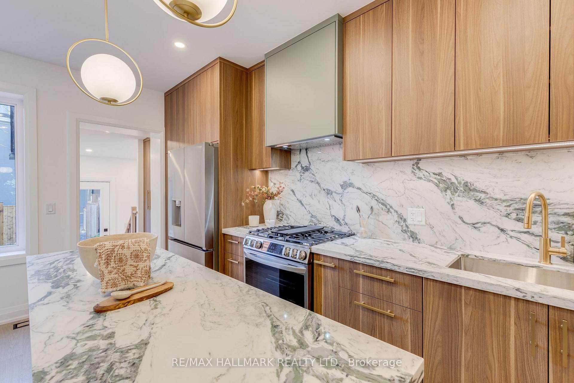 Photo 14 of 25 Howland Road, Toronto, North Riverdale — HOMEH