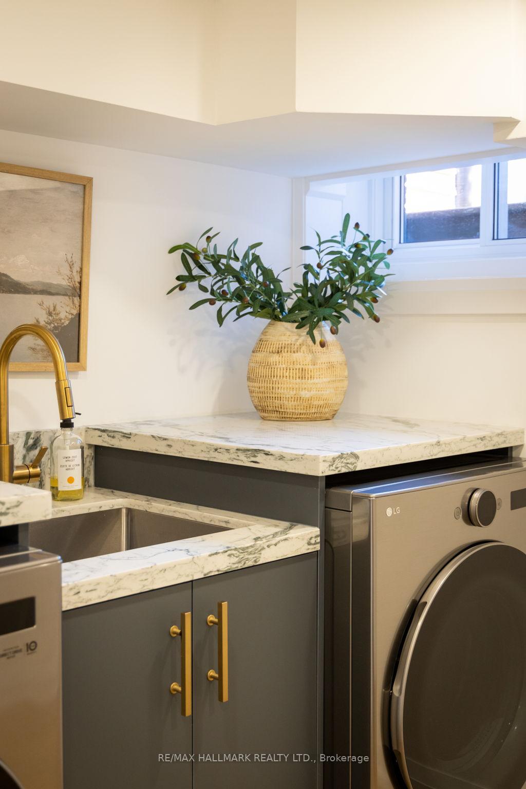 Photo 29 of 25 Howland Road, Toronto, North Riverdale — HOMEH