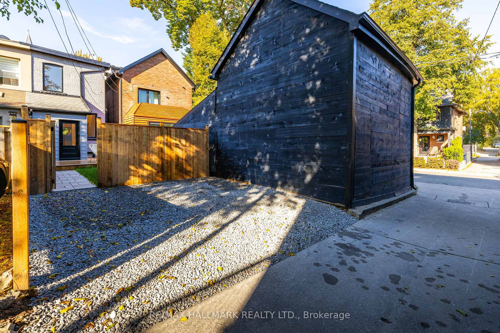 Photo 39 of 25 Howland Road, Toronto, North Riverdale — HOMEH