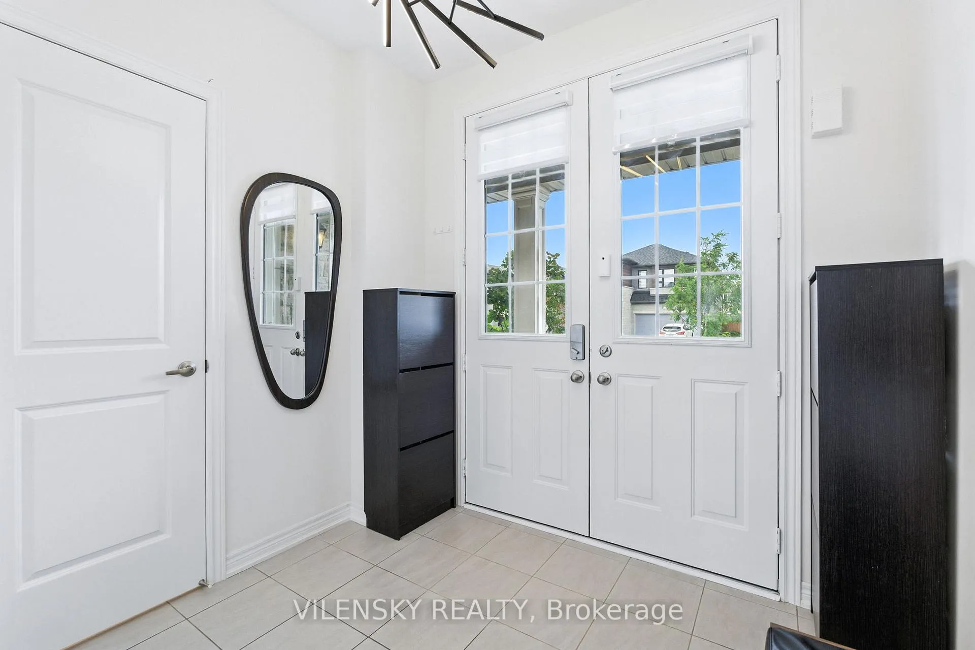 Photo 3 of 154 Whittington Drive, Hamilton, Ancaster — HOMEH