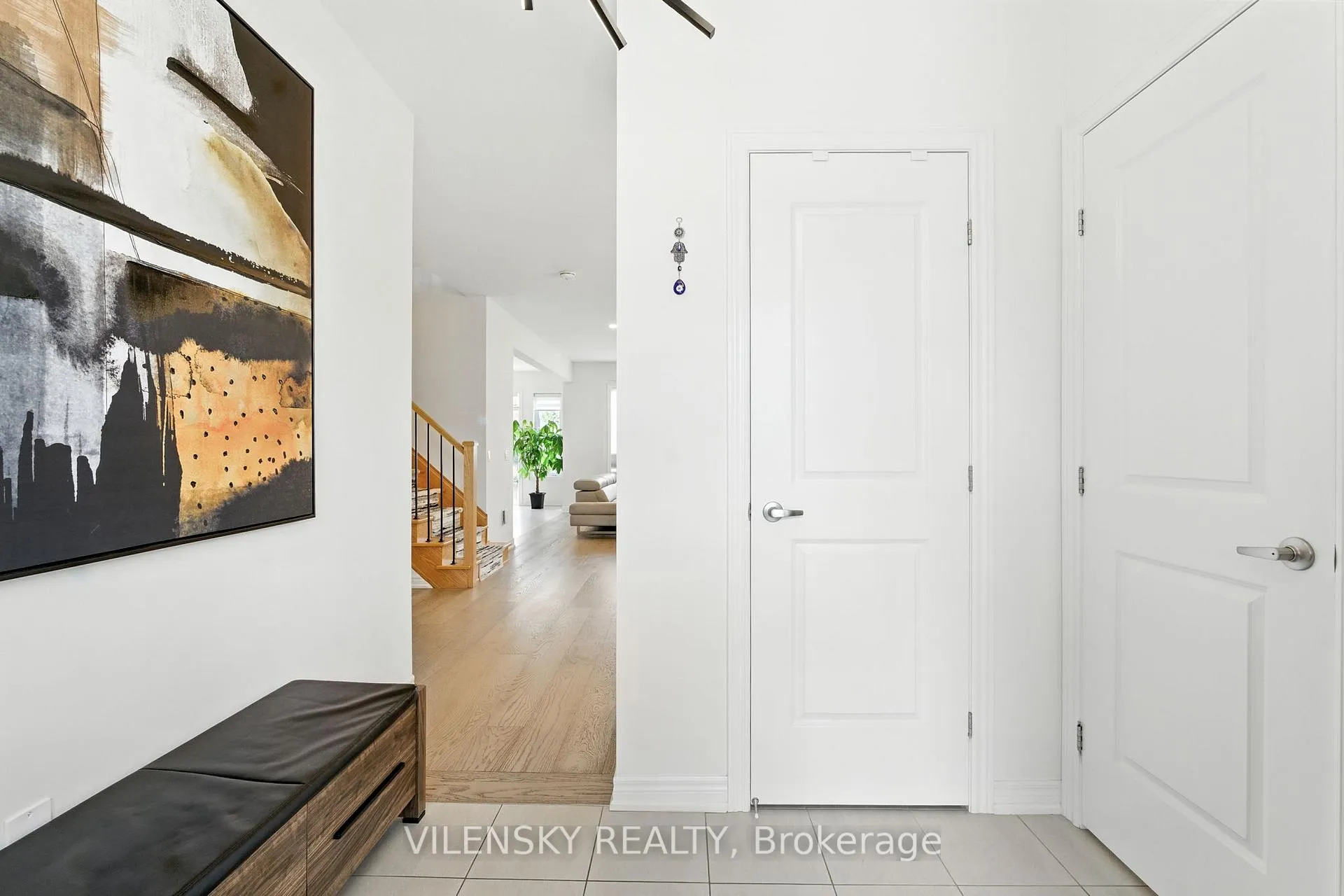 Photo 4 of 154 Whittington Drive, Hamilton, Ancaster — HOMEH