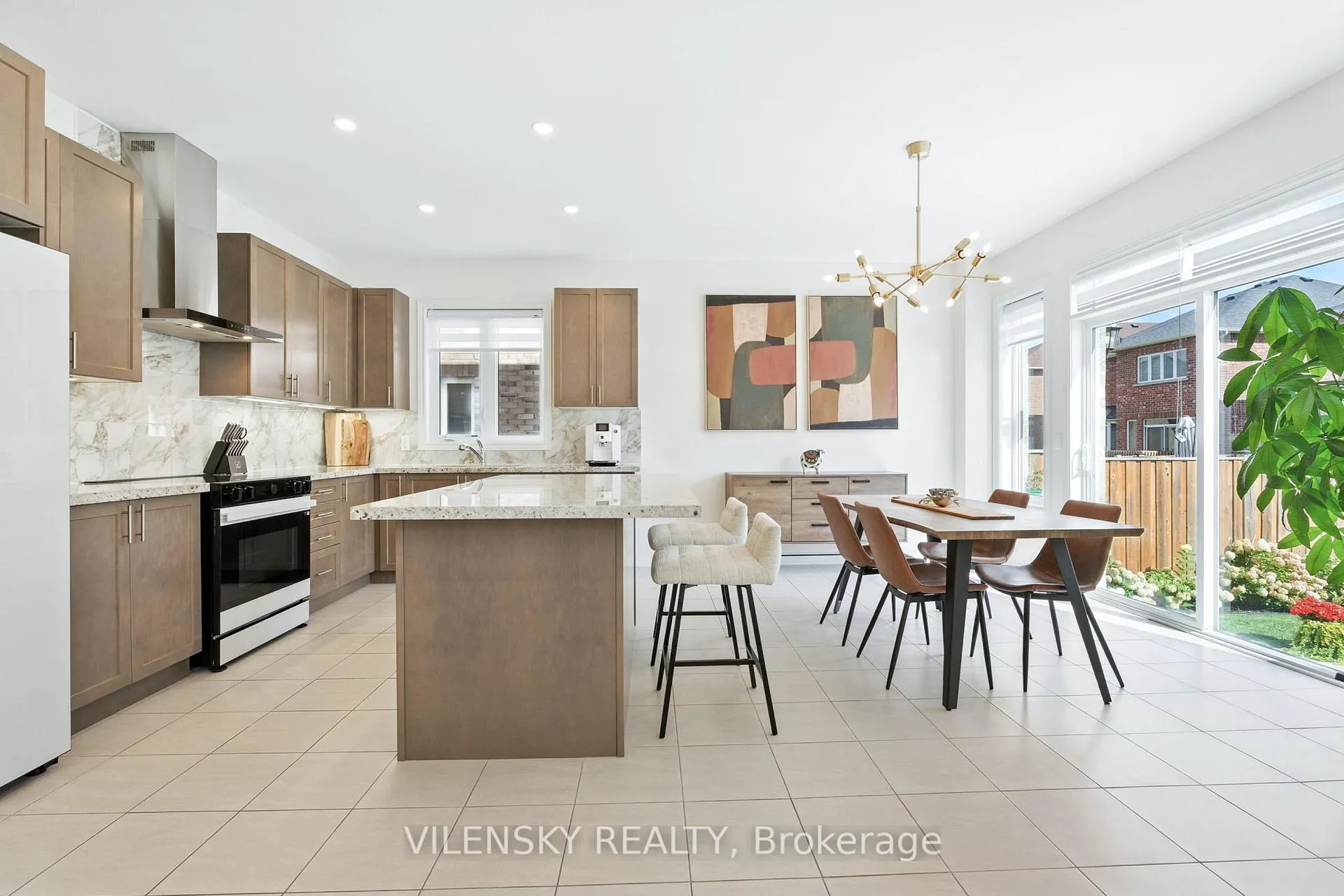 Photo 8 of 154 Whittington Drive, Hamilton, Ancaster — HOMEH