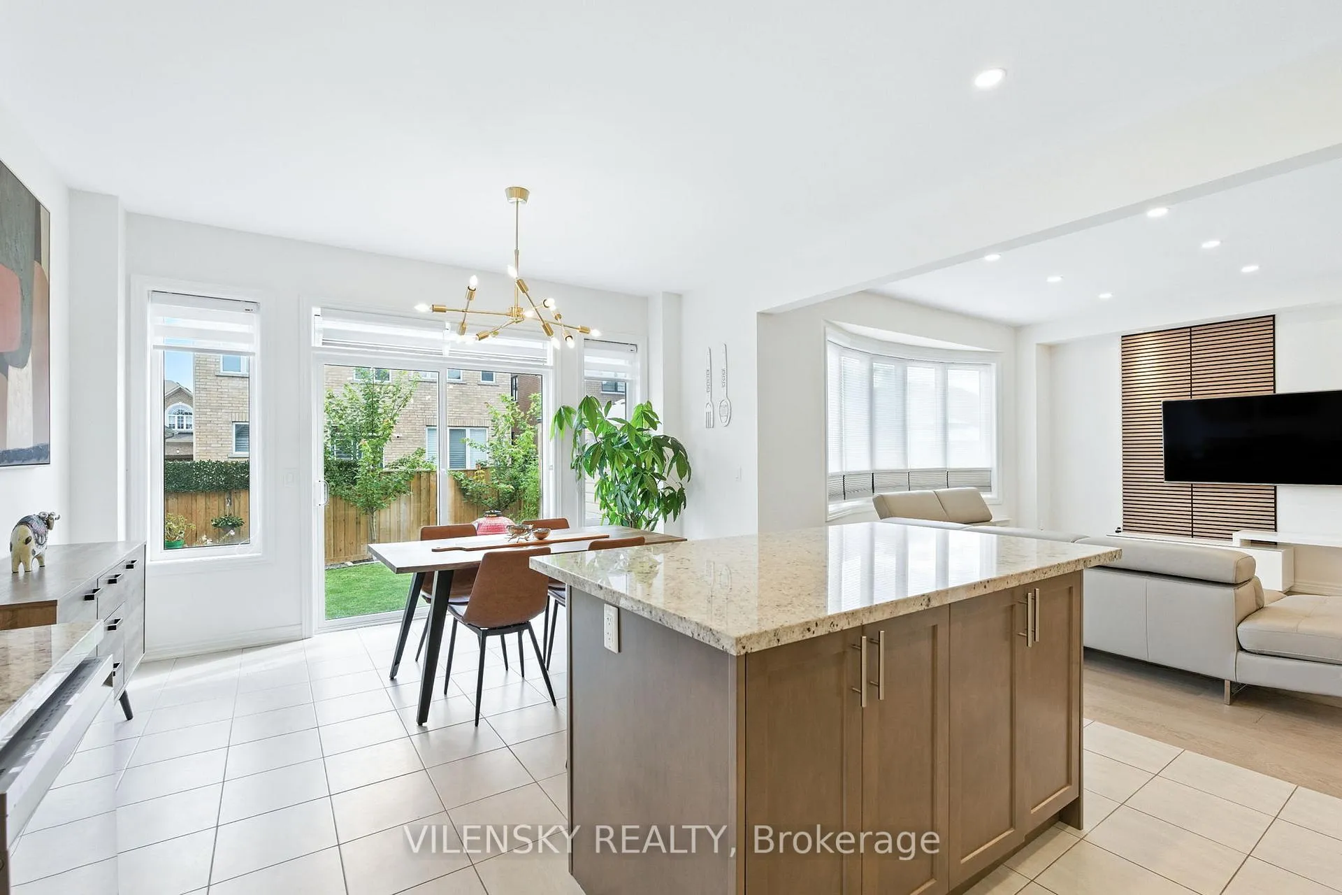 Photo 10 of 154 Whittington Drive, Hamilton, Ancaster — HOMEH