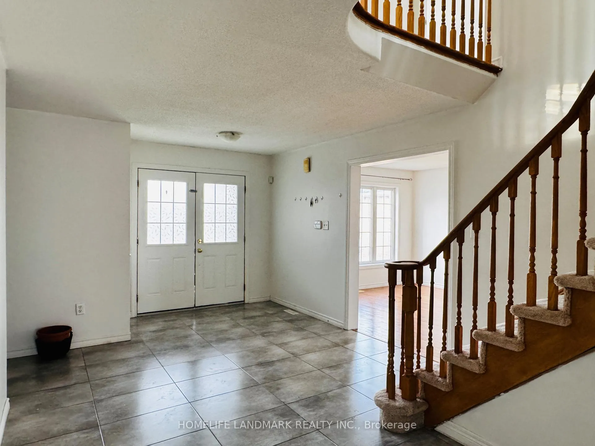Photo 4 of 45 Kraus Road, Barrie, Edgehill Drive — HOMEH