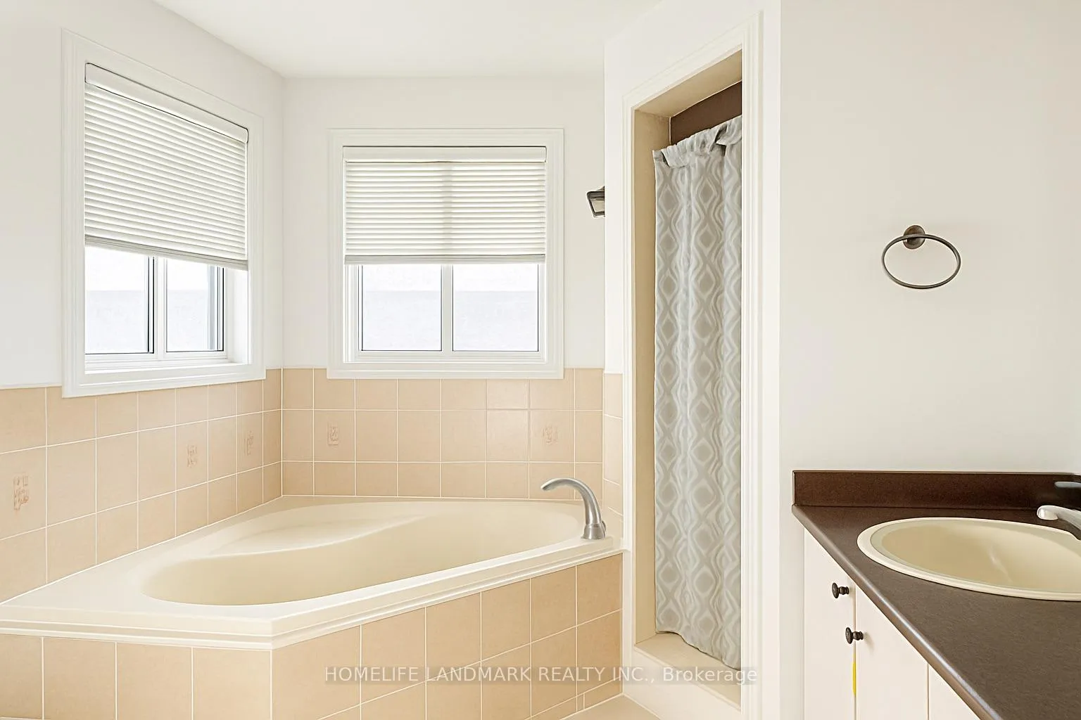 Photo 21 of 45 Kraus Road, Barrie, Edgehill Drive — HOMEH