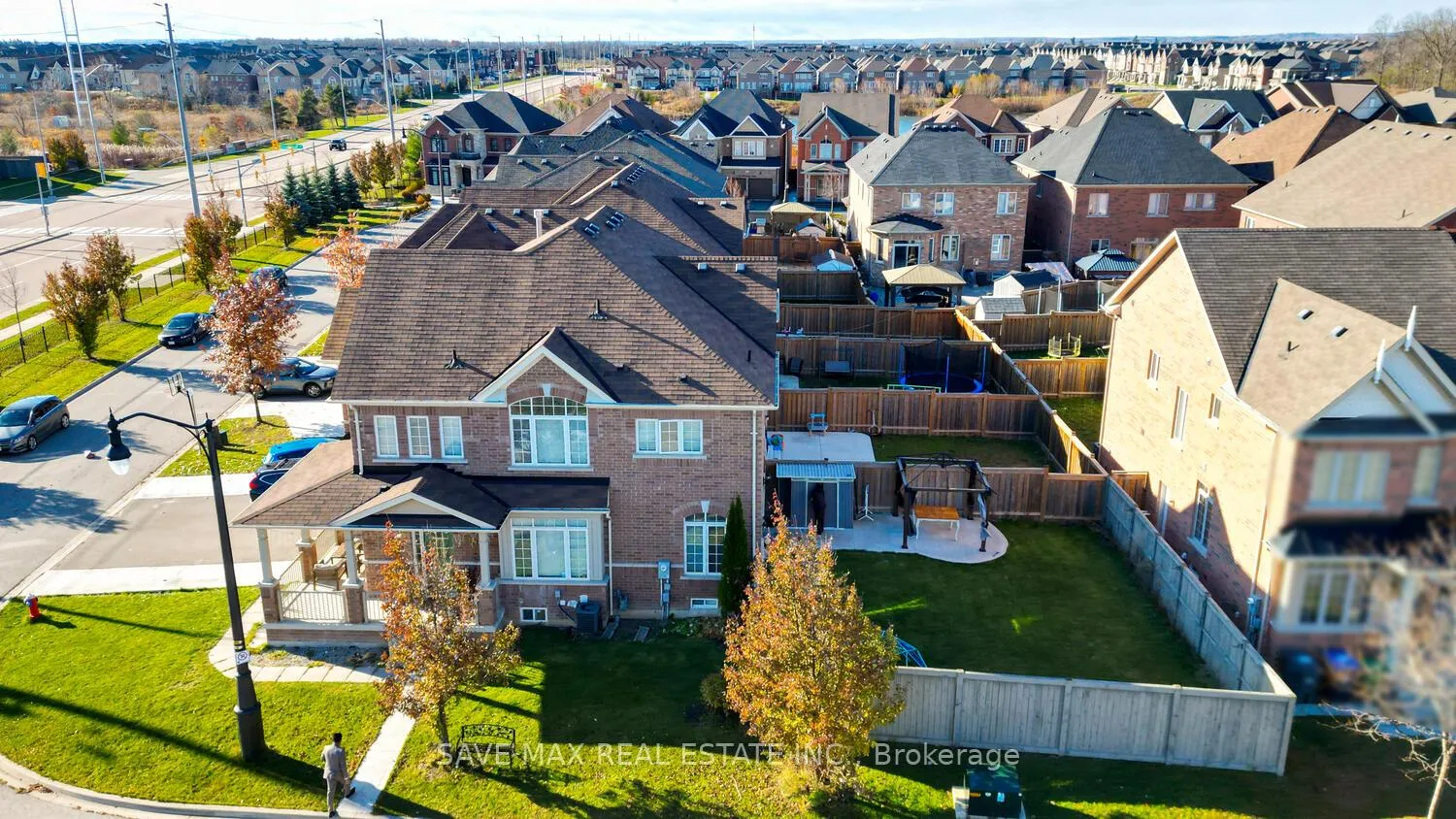 Photo 2 of 39 Divinity Circle, Brampton, Northwest Brampton — HOMEH