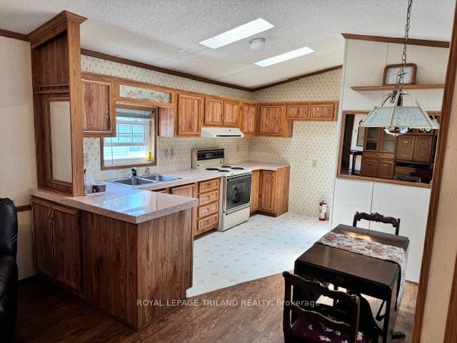 Photo 6 of Unit 10, 200 Agnes Street, Thames Centre, Thorndale — HOMEH