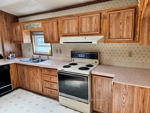 Photo 9 of Unit 10, 200 Agnes Street, Thames Centre, Thorndale — HOMEH