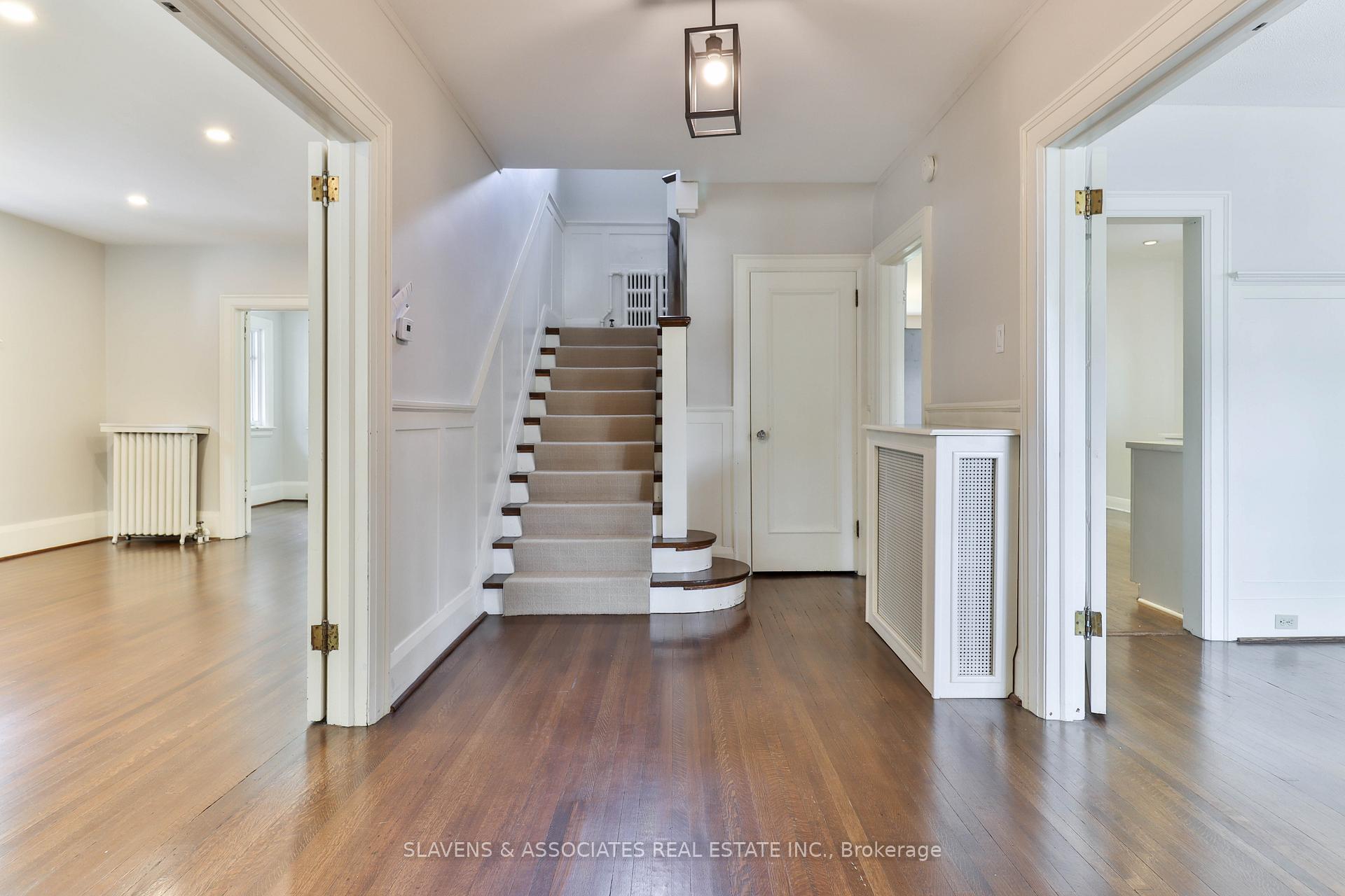 Photo 2 of 56 Alexandra Boulevard, Toronto, Lawrence Park South — HOMEH