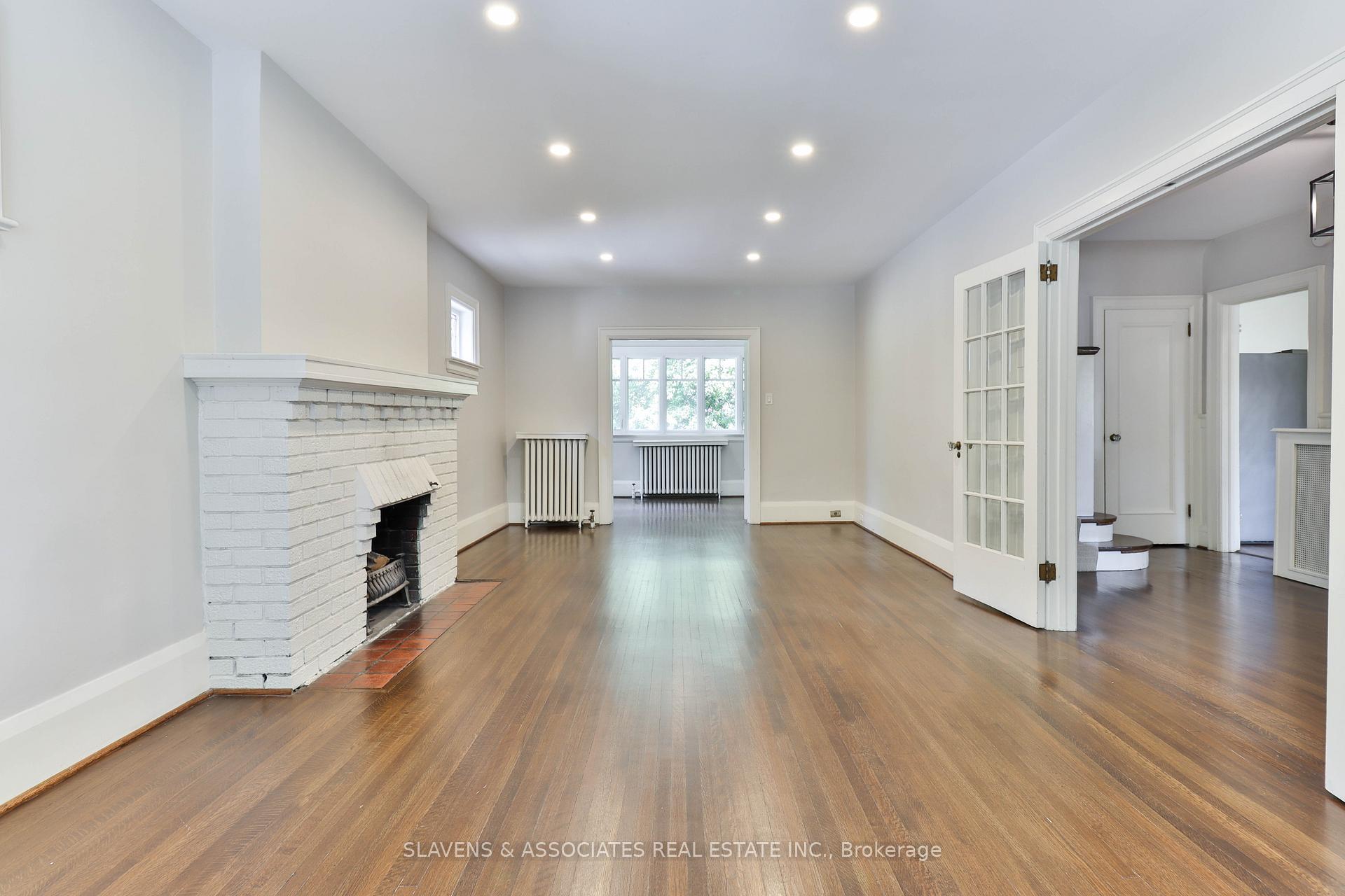 Photo 3 of 56 Alexandra Boulevard, Toronto, Lawrence Park South — HOMEH
