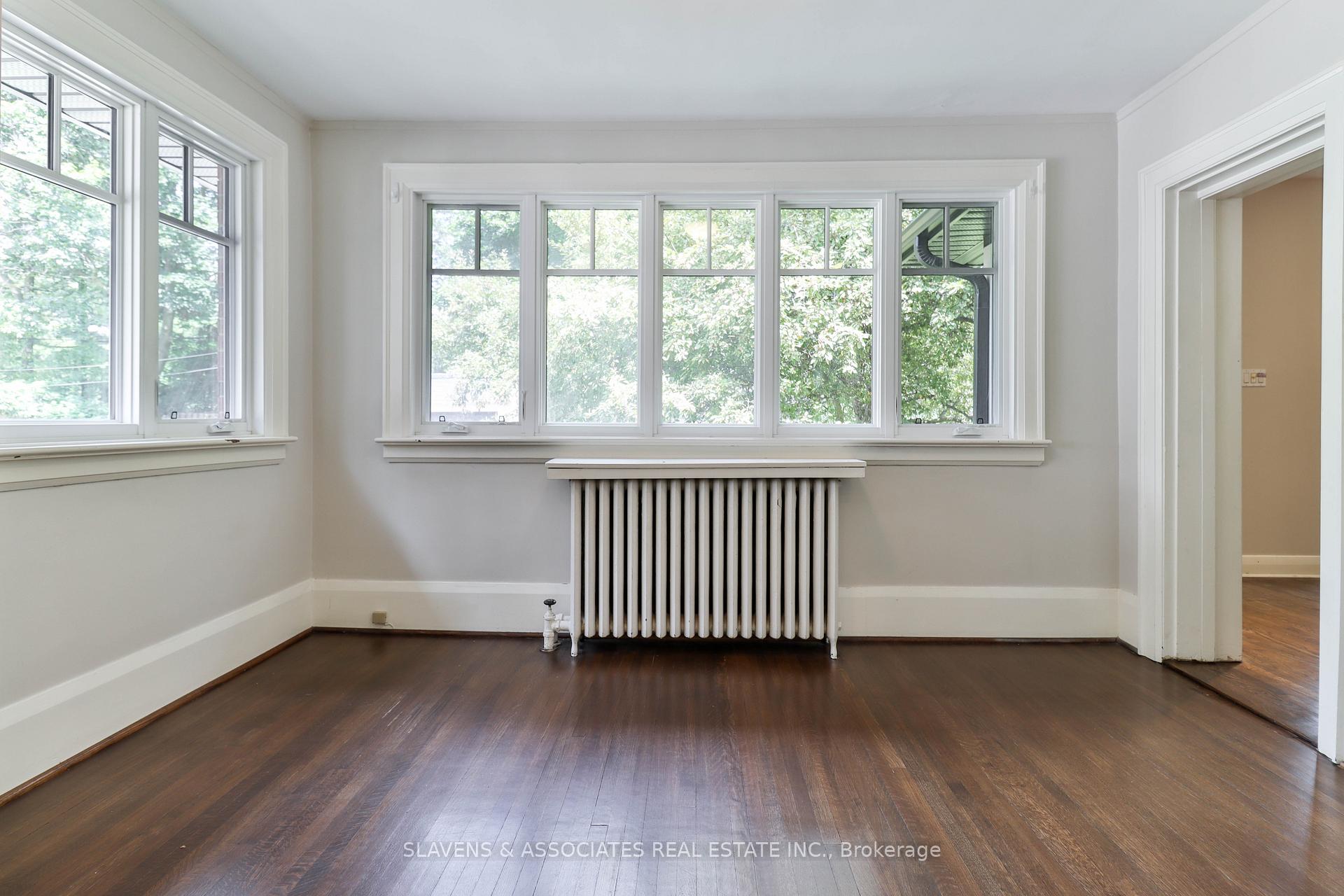 Photo 4 of 56 Alexandra Boulevard, Toronto, Lawrence Park South — HOMEH