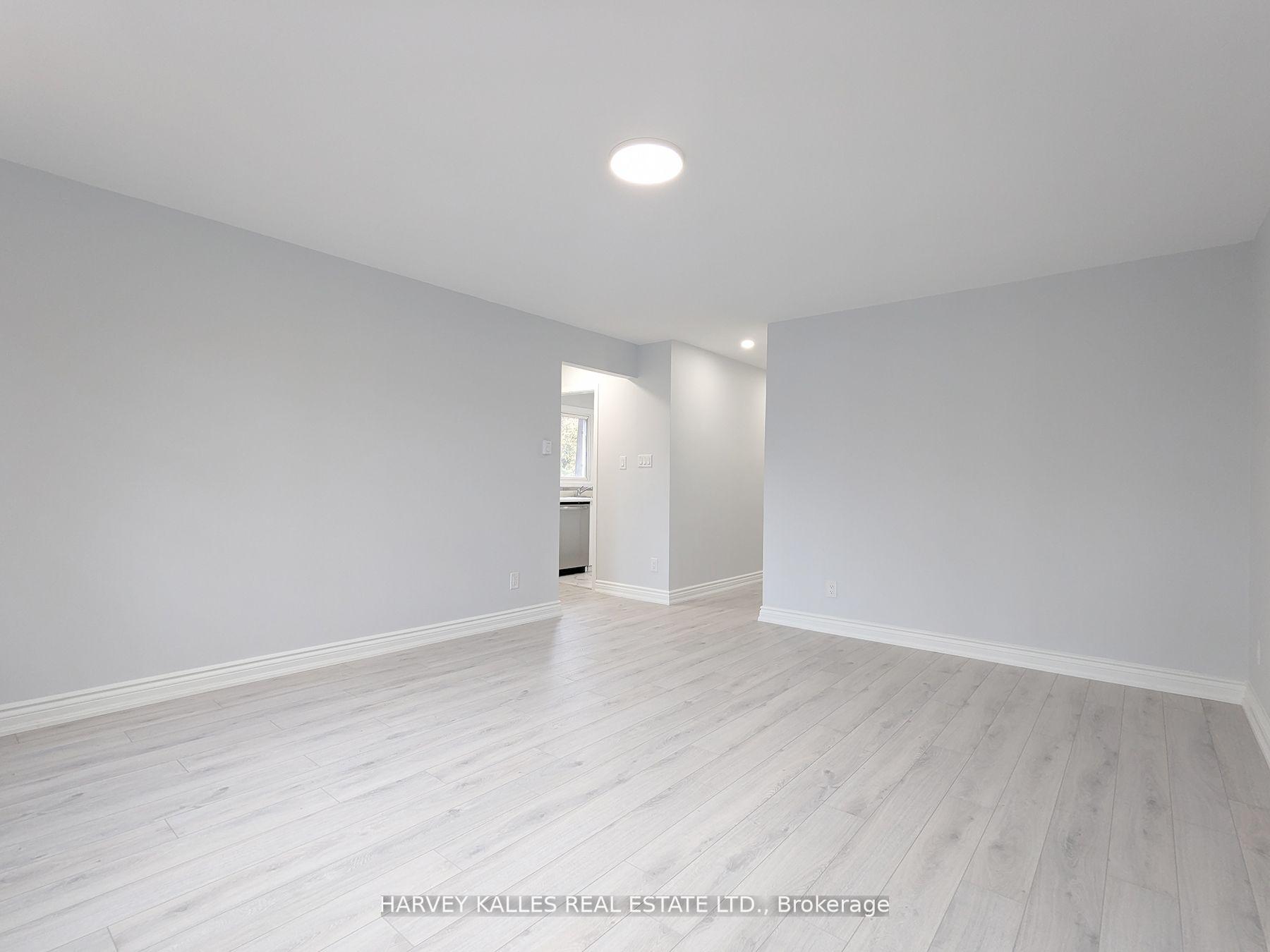 Photo 3 of Unit 4, 431 Balliol Street, Toronto, Mount Pleasant East — HOMEH