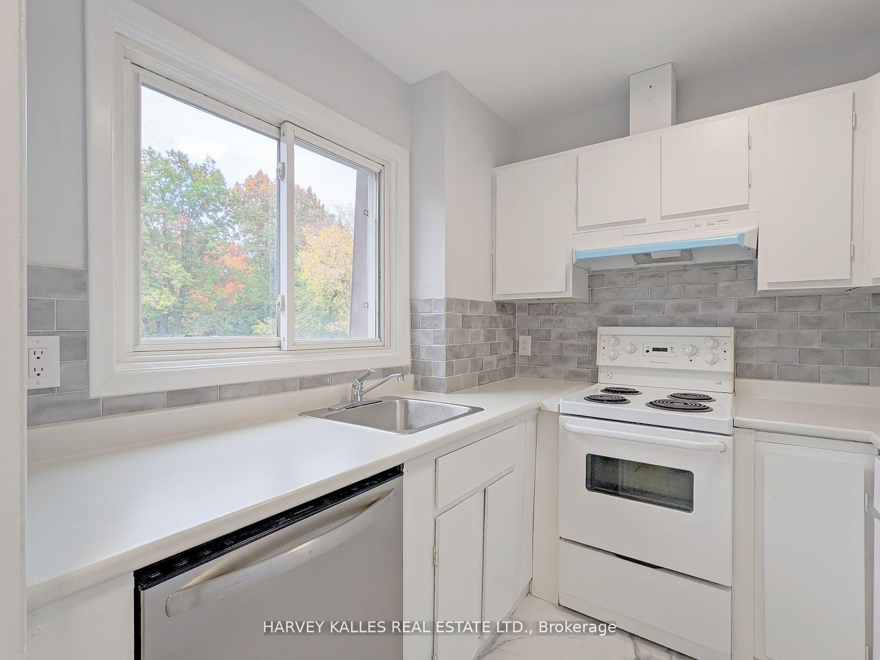 Photo 7 of Unit 4, 431 Balliol Street, Toronto, Mount Pleasant East — HOMEH