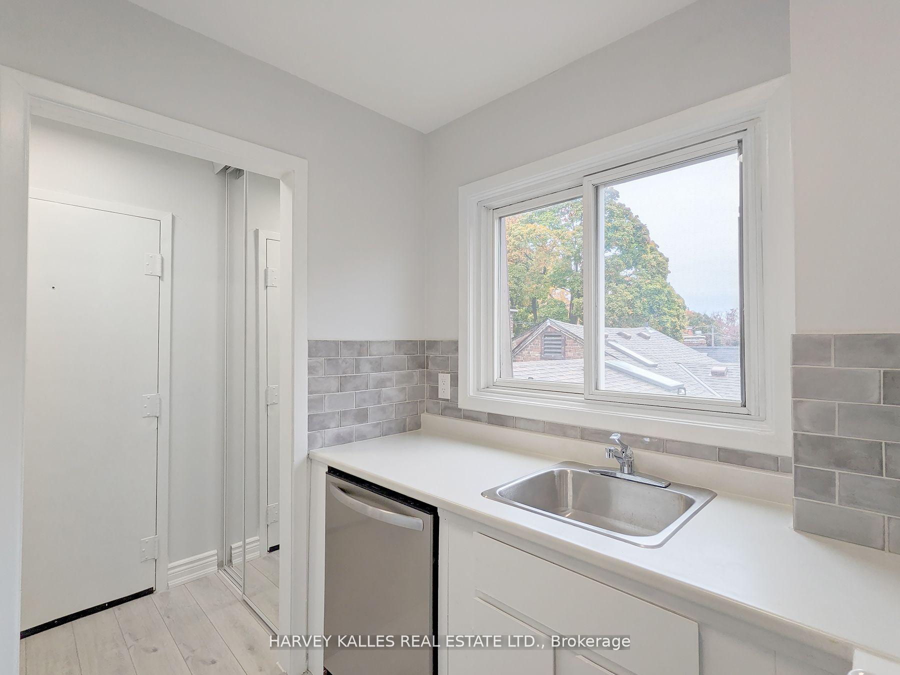 Photo 10 of Unit 4, 431 Balliol Street, Toronto, Mount Pleasant East — HOMEH