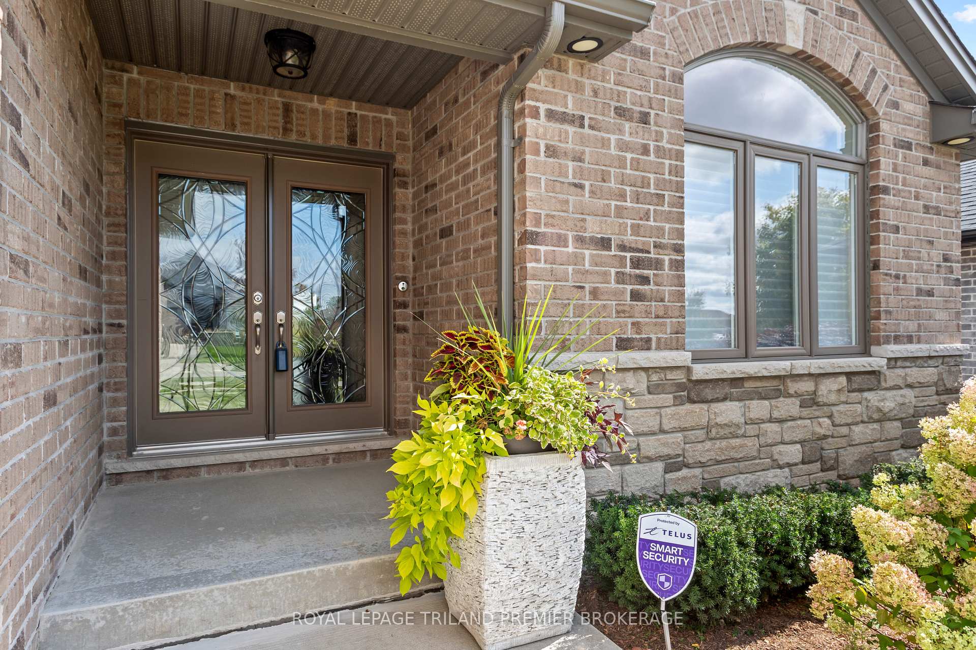 Photo 2 of 6 Nicoles Trail, Thames Centre, Thorndale — HOMEH