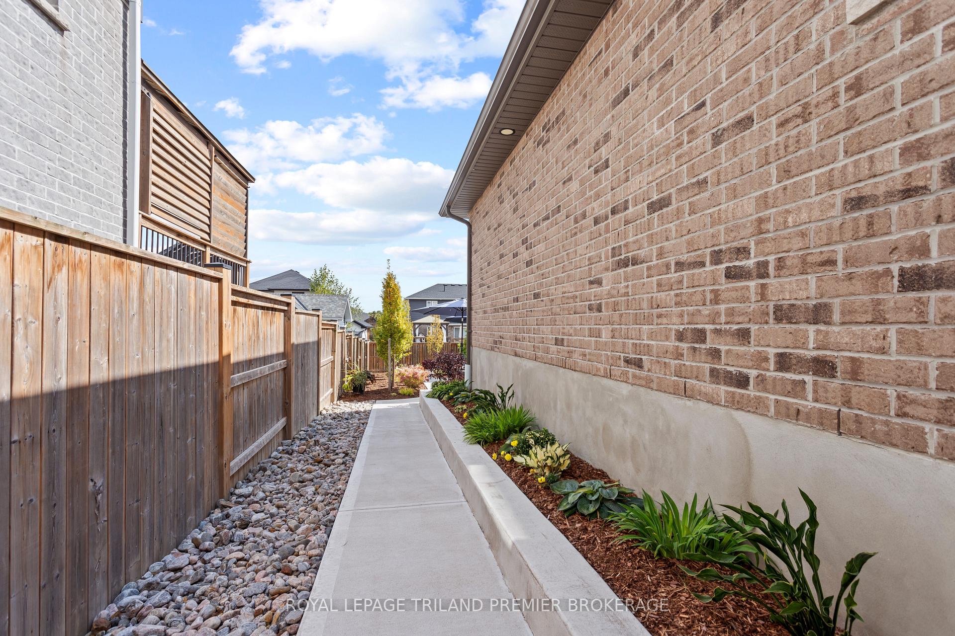 Photo 43 of 6 Nicoles Trail, Thames Centre, Thorndale — HOMEH