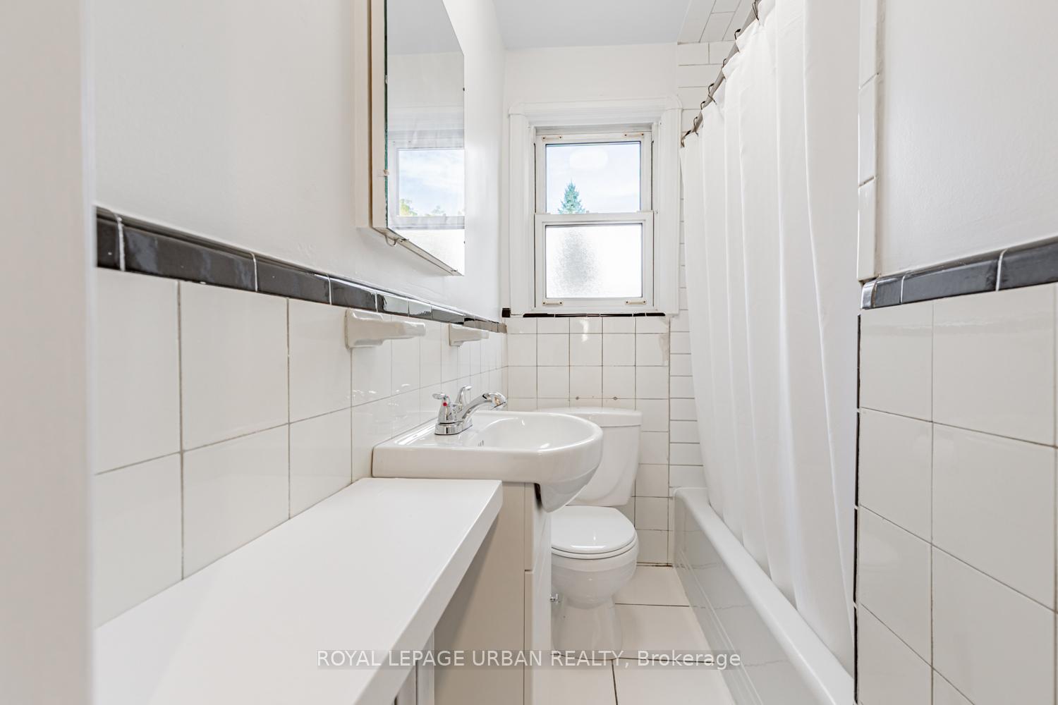 Photo 33 of 127 Cadorna Avenue, Toronto, East York — HOMEH
