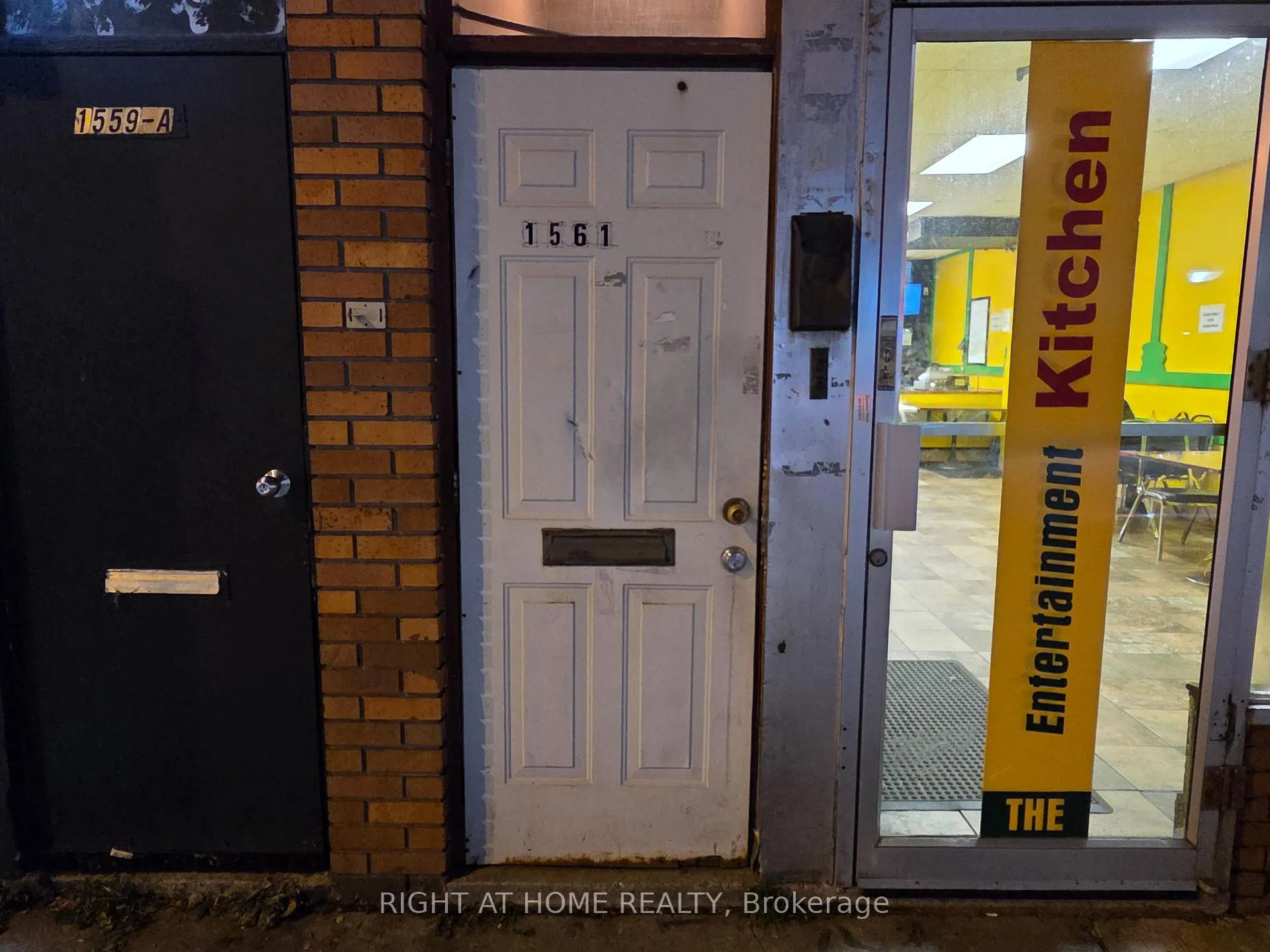Front of Unit Level 2, 1561 Eglinton Avenue West