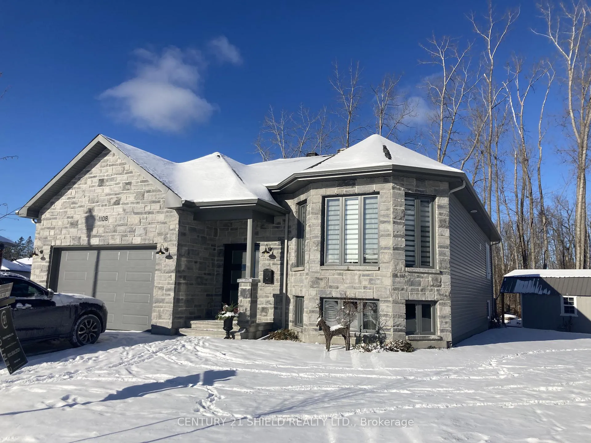 Front of 1108 Nicolas Crescent W