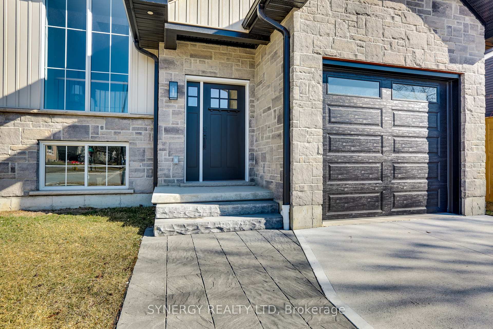 Photo 4 of 1 Haddon Lane, Strathroy-Caradoc, NW — HOMEH