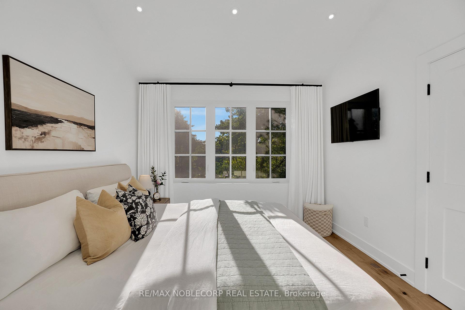 Photo 16 of 299 Winona Drive, Toronto, Oakwood Village — HOMEH
