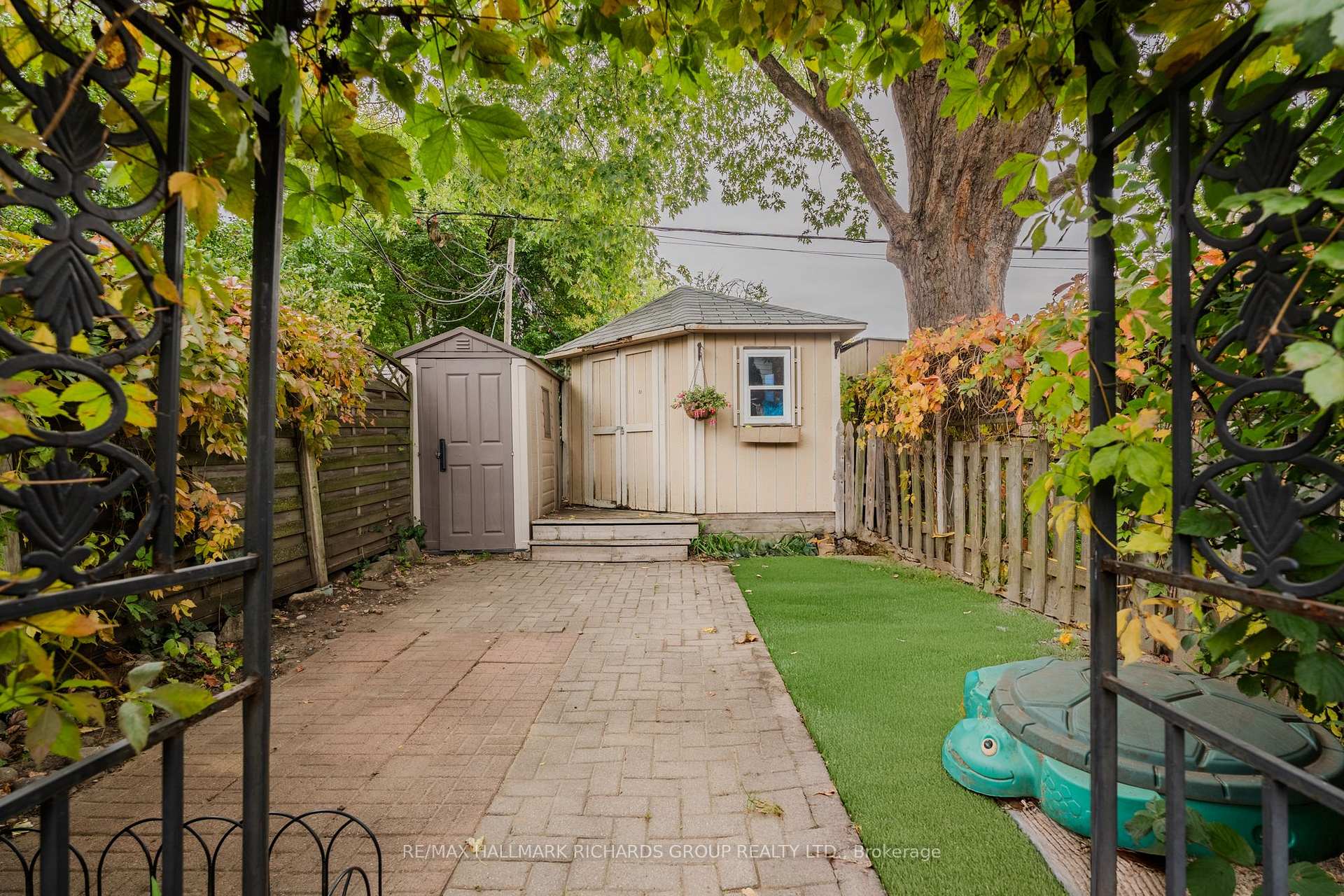 Photo 23 of 241 Glebemount Avenue, Toronto, Danforth Village-East York — HOMEH