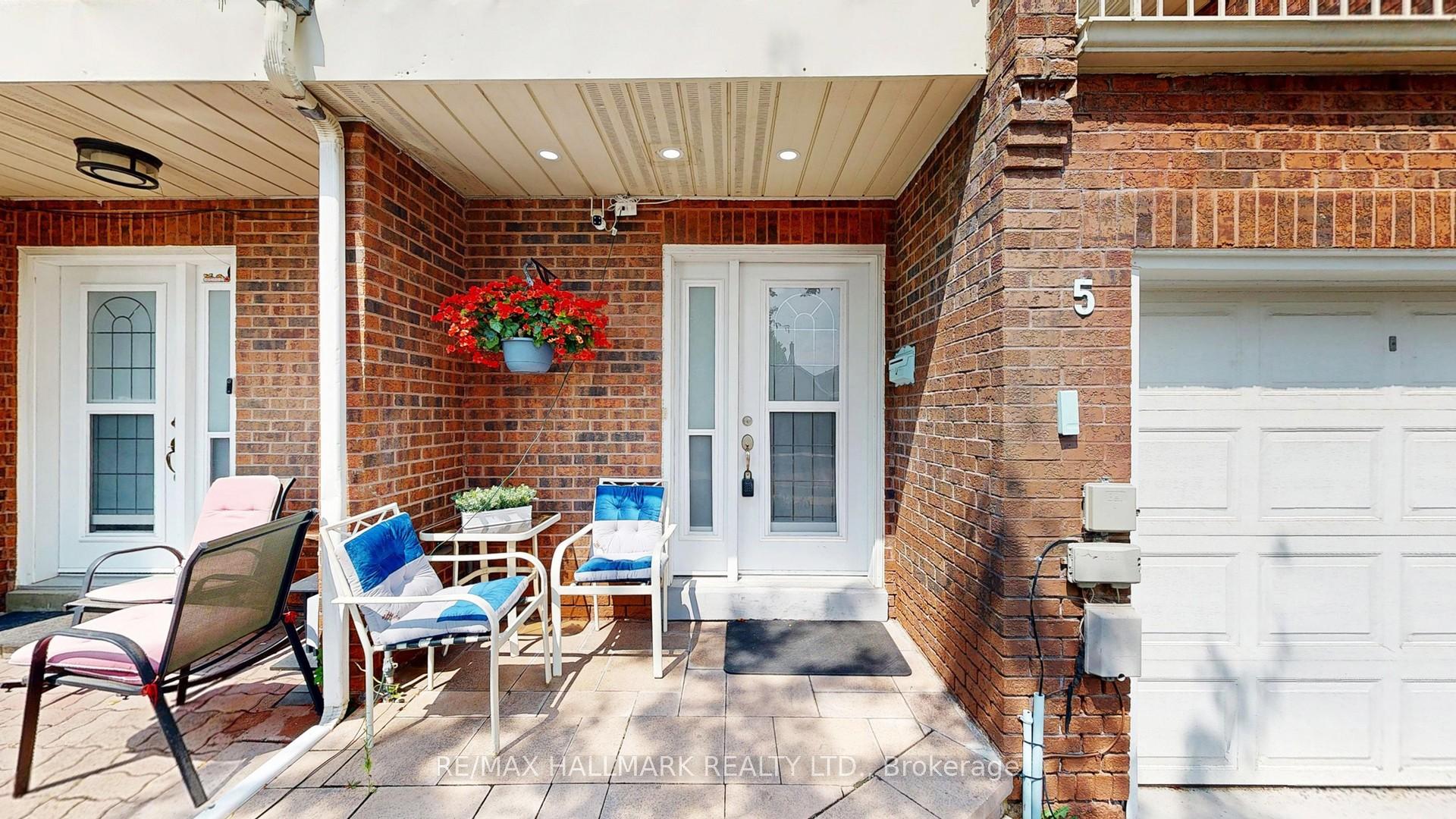 Photo 2 of 5 Ecclesfield Drive, Scarborough, Steeles — HOMEH