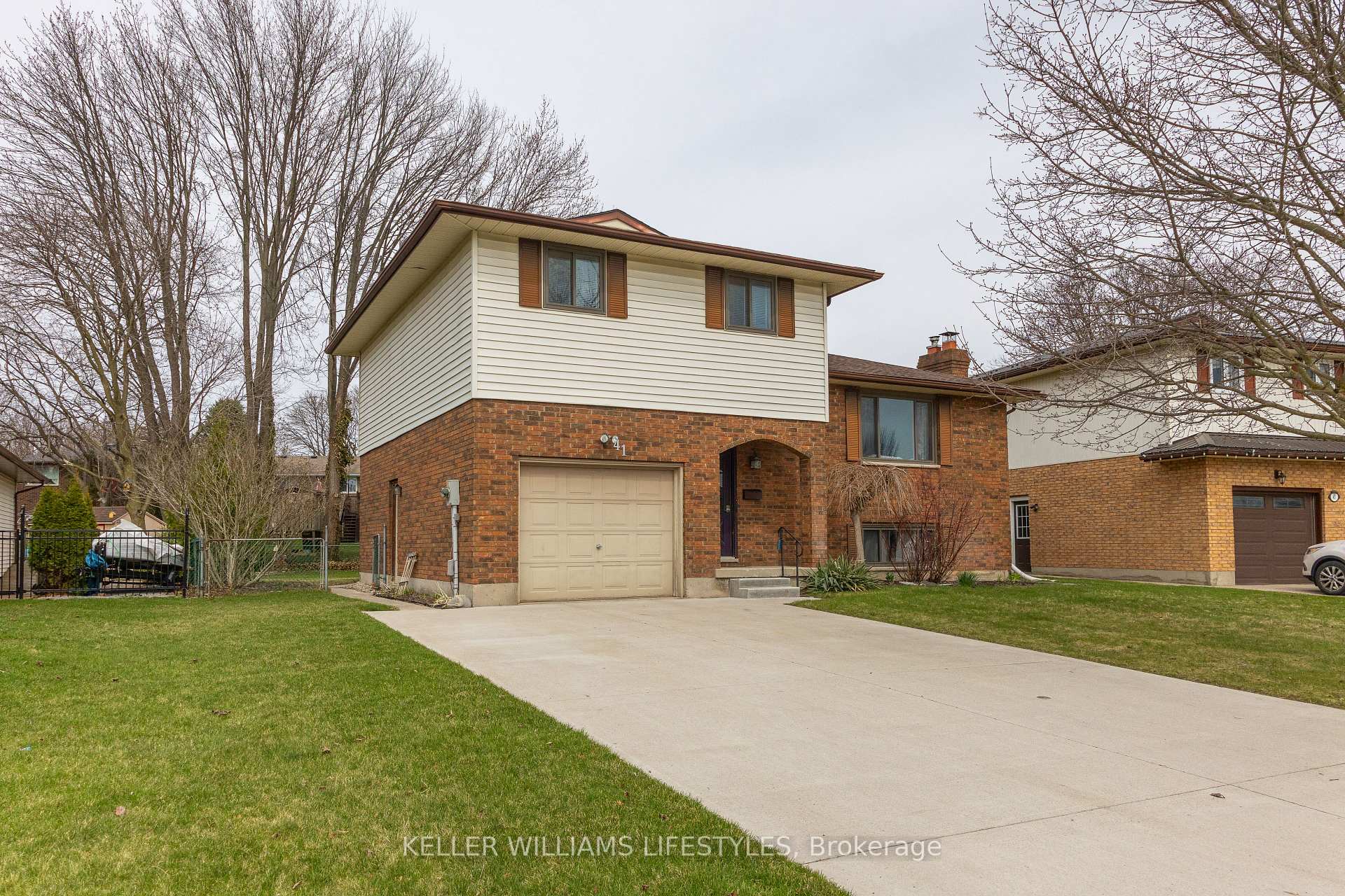 Photo 2 of 41 Westgate Avenue, Strathroy-Caradoc, SW — HOMEH