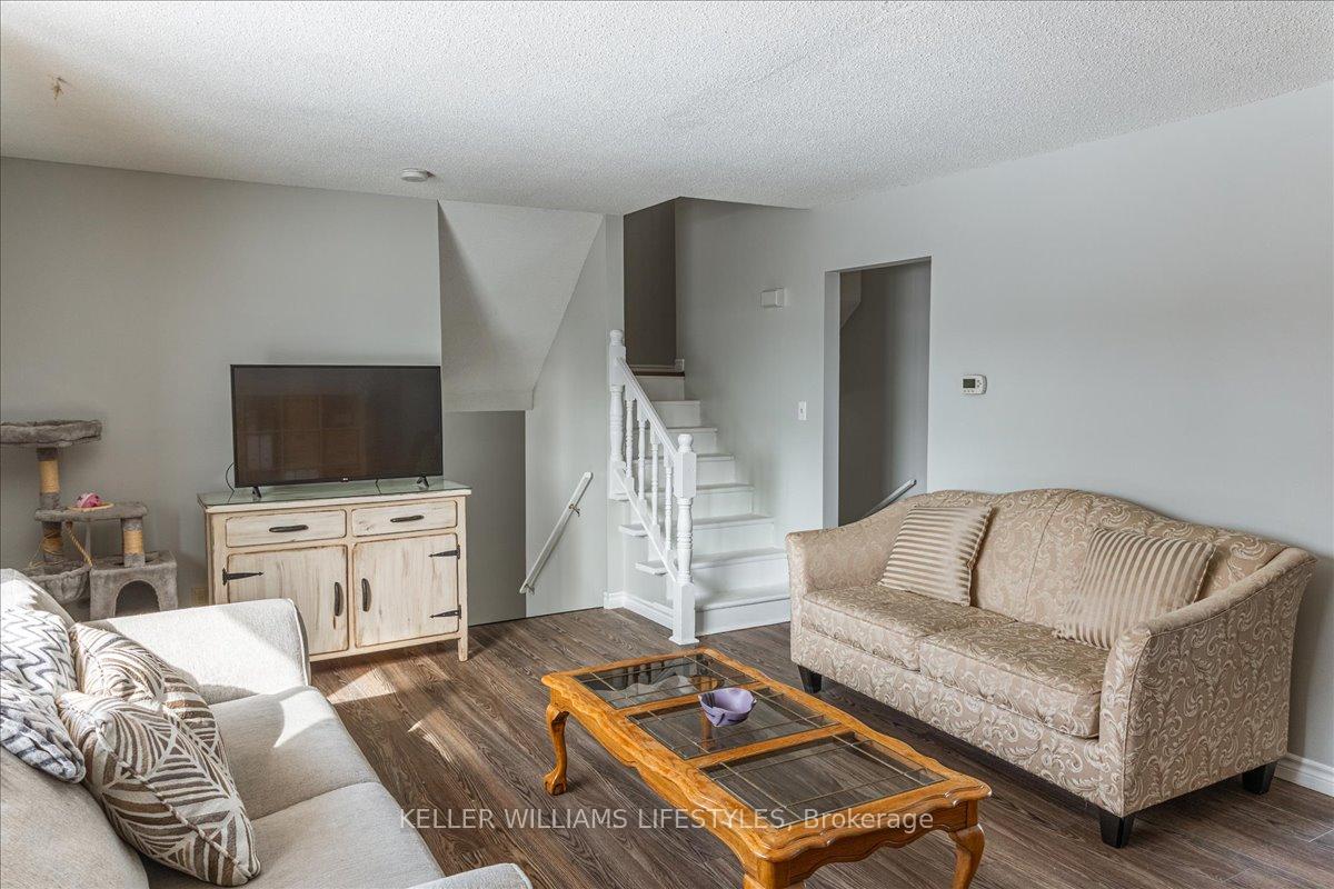 Photo 8 of 41 Westgate Avenue, Strathroy-Caradoc, SW — HOMEH