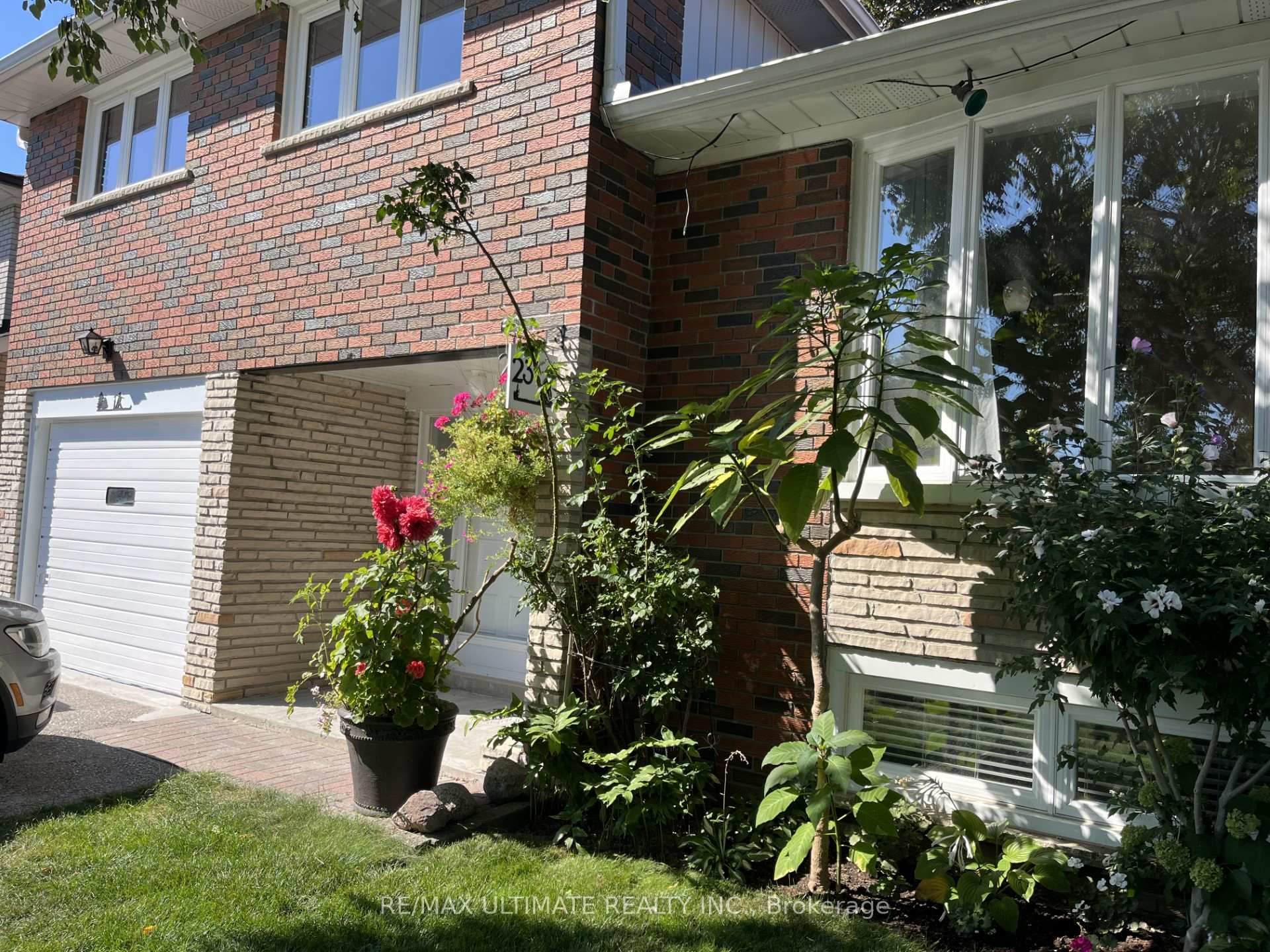 Photo 2 of 23 Munford Crescent, Toronto, O'Connor-Parkview — HOMEH