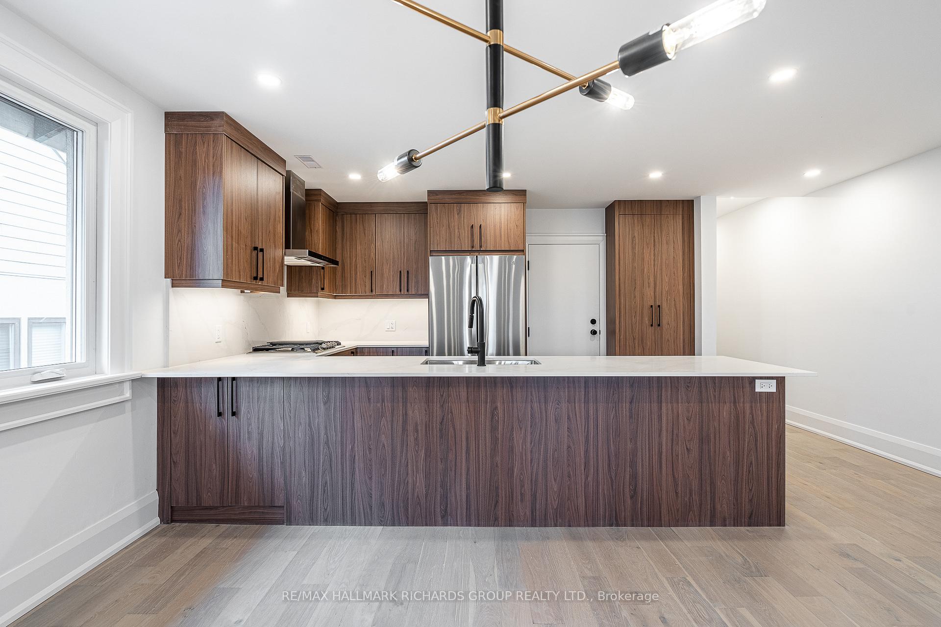 Photo 3 of Unit Upper, 18 Wineva Avenue, Toronto, The Beaches — HOMEH